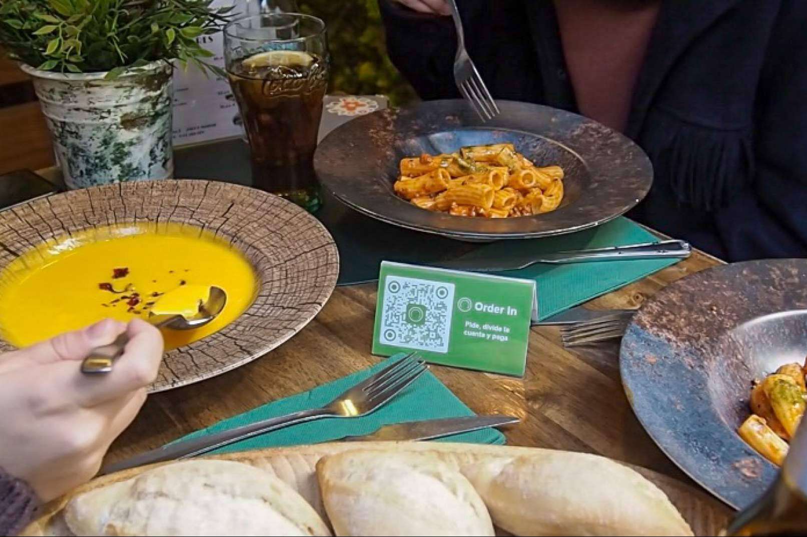 El nuevo método para pedir y pagar con el móvil en restaurantes con Order In