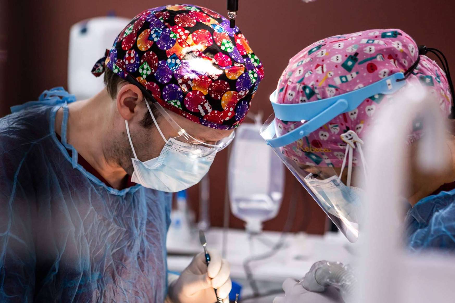 El dentista que identifica implantes dentales en internet, David Valero