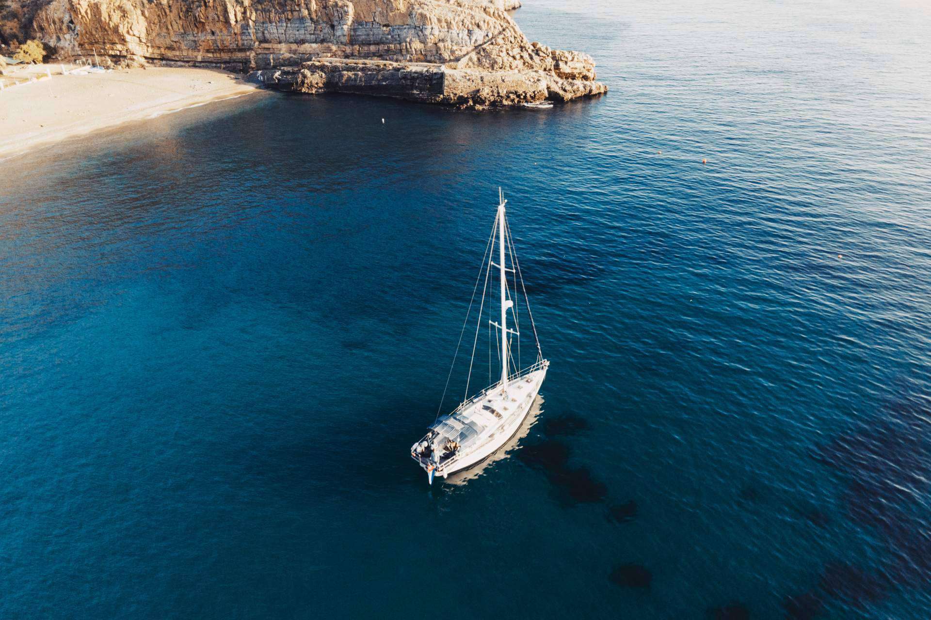 La creciente demanda del alquiler de veleros para disfrutar de unas vacaciones en el mar