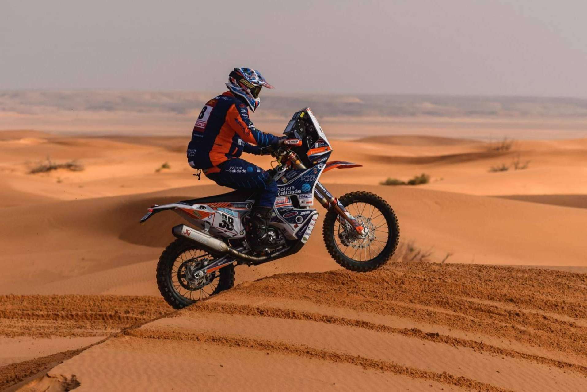 ADHESIVOSEMBARRADOS, la empresa de personalización de ropa off road en el Rally Dakar