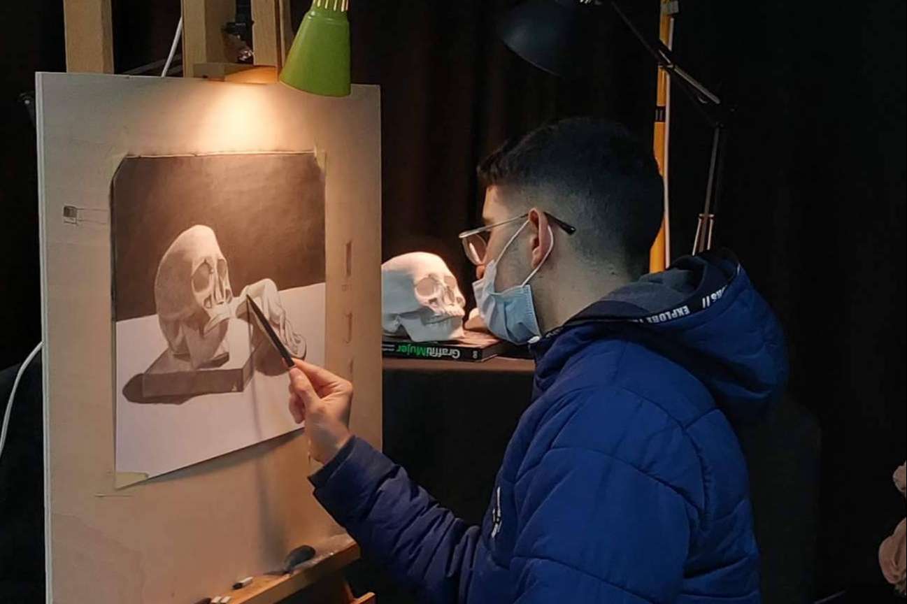 Una academia de pintura y dibujo para convertirse en un experto en arte clásico, Estudio Ilógico