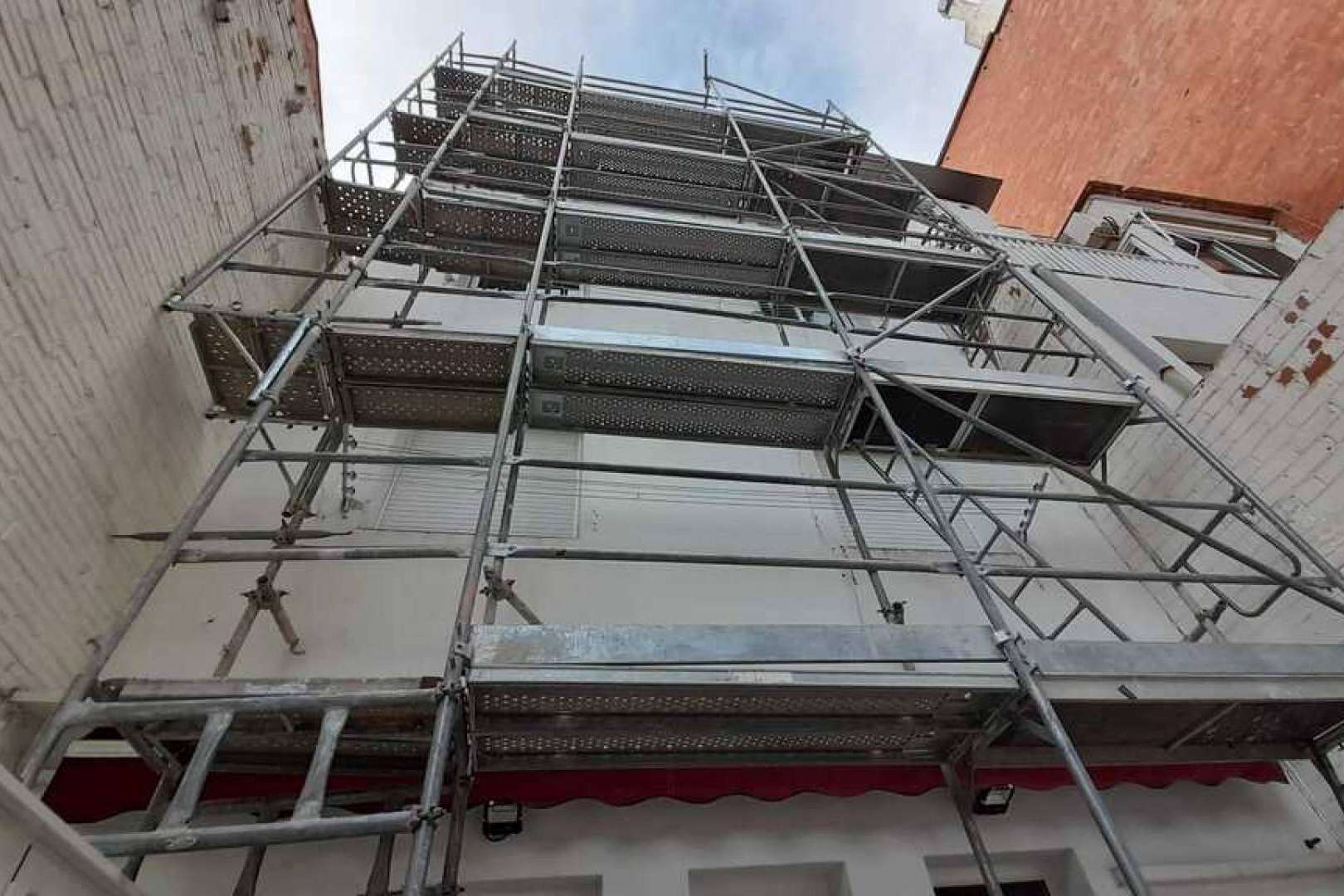 Los servicios de transporte, montaje y desmontaje de andamios que brinda la compañía TusAndamios
