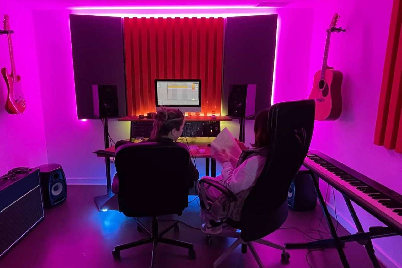 Formación para los productores musicales