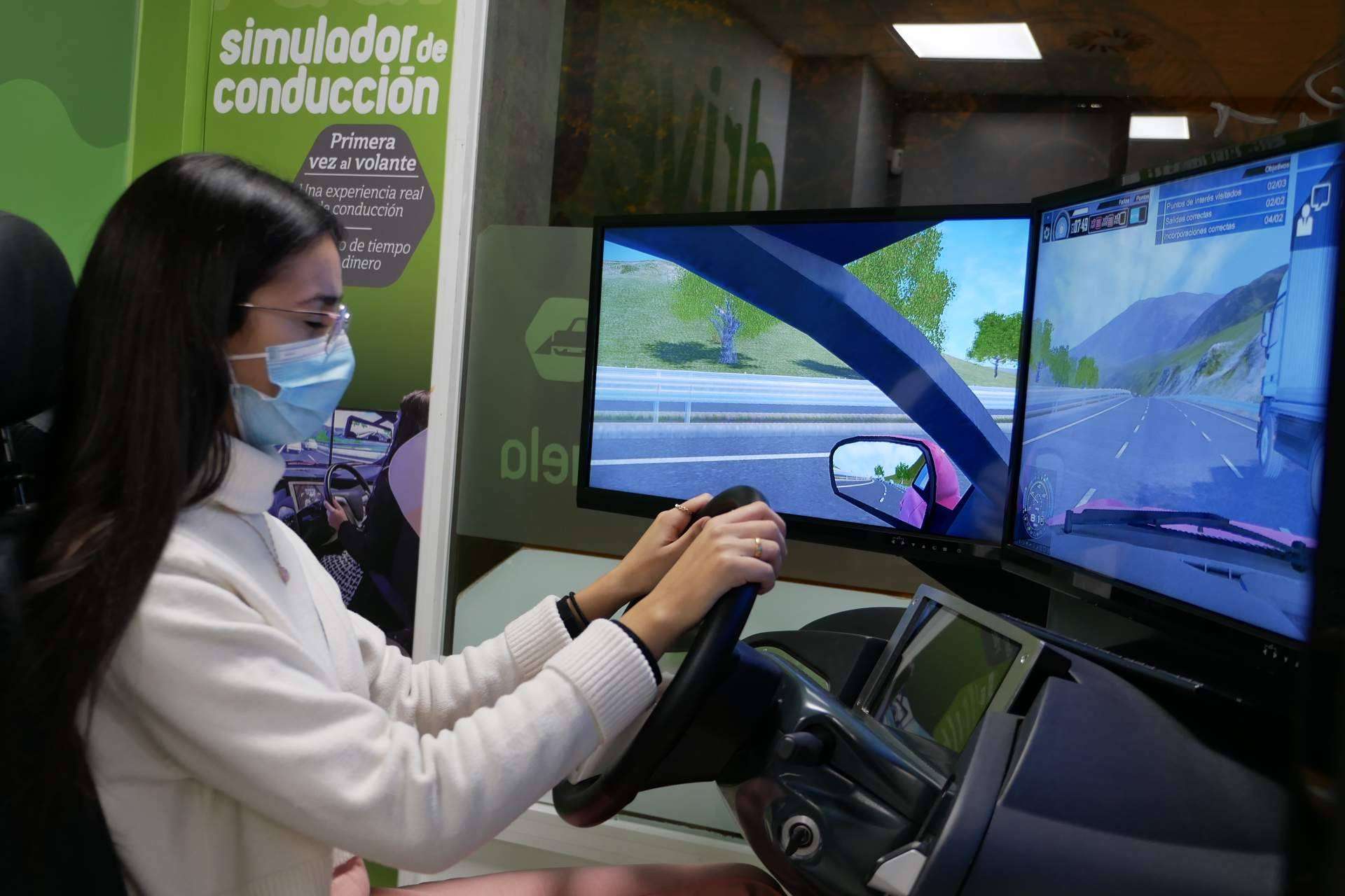 Formación al 50 % con simulador de coche, los primeros aprobados en España