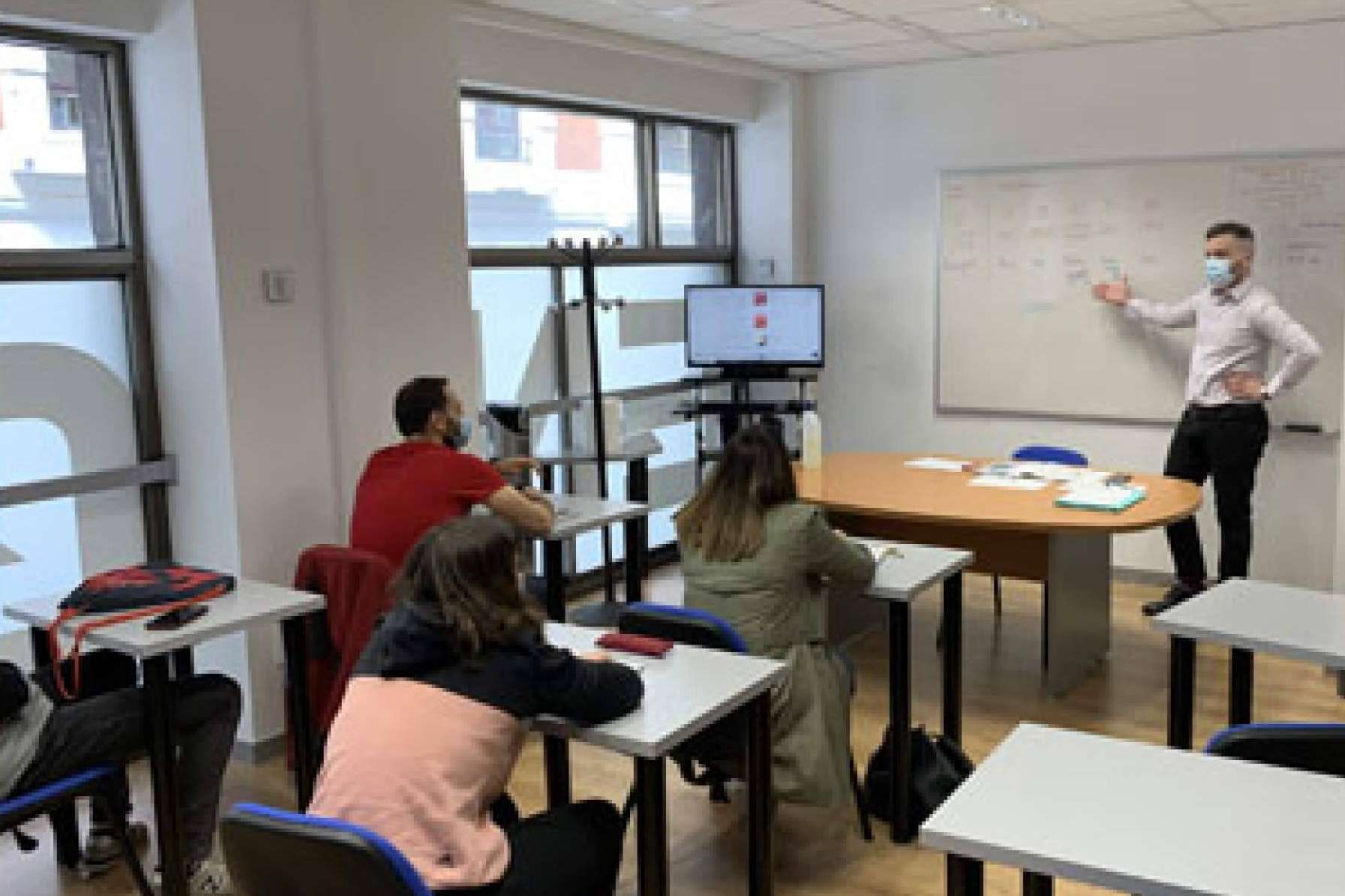 El profesorado nativo de Seif English Academy imparte cursos de inglés