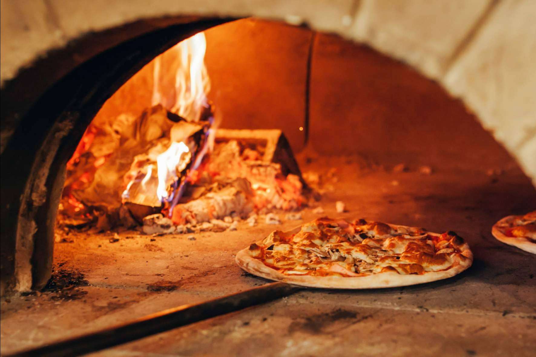 Mozzarella & Basilico ofrece pizzas gourmet para los amantes de las recetas italianas