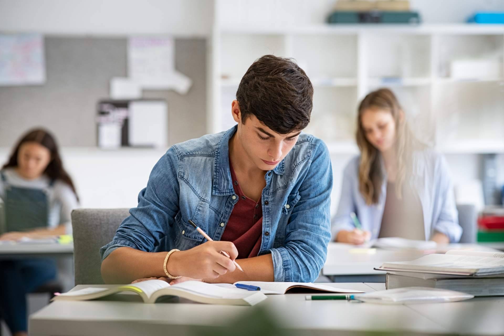 La academia TFG Ayuda Universitaria ofrece descuentos en sus tutorías