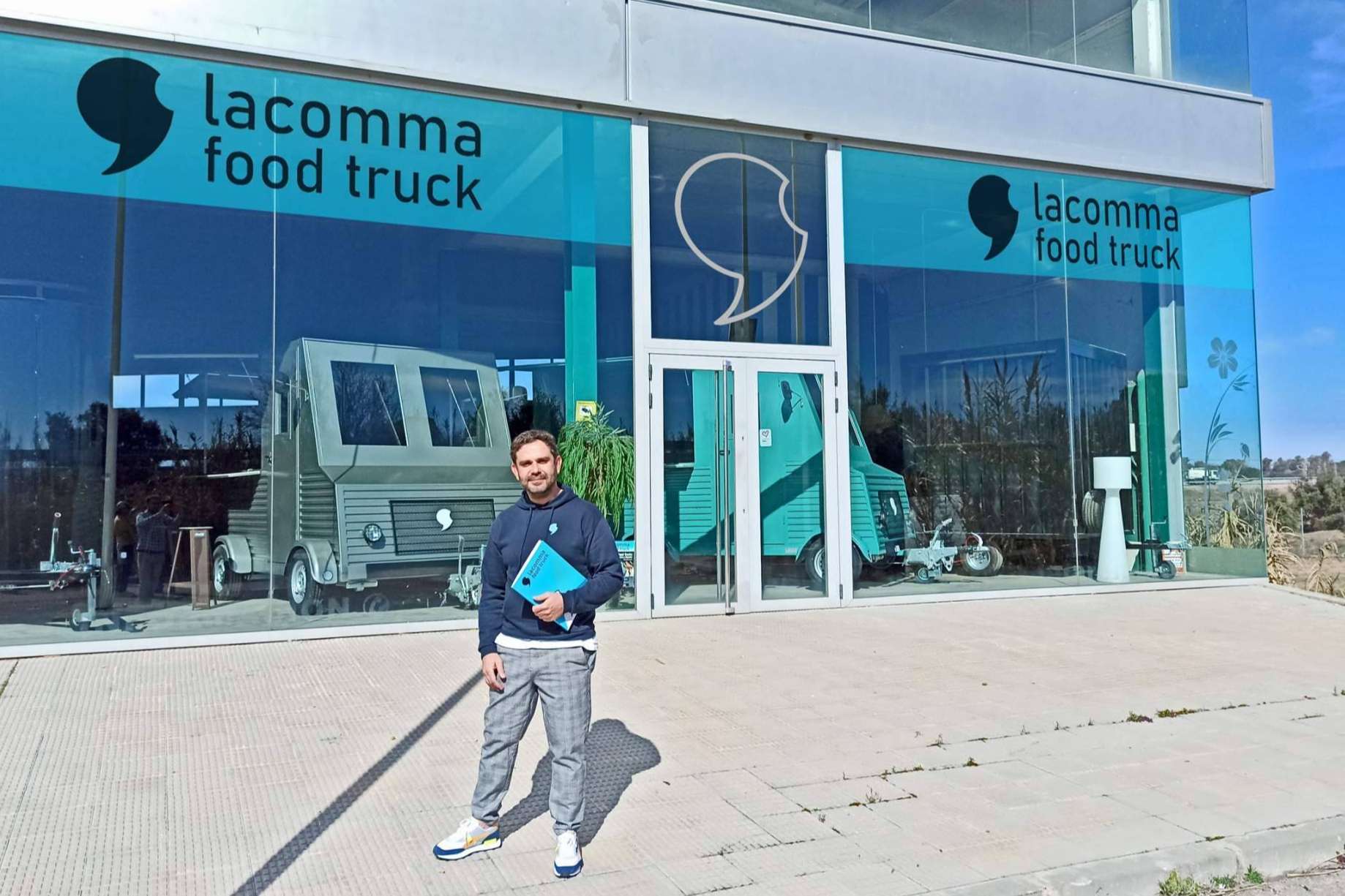LACOMMA abre un punto de distribución de food trucks en el centro de la península