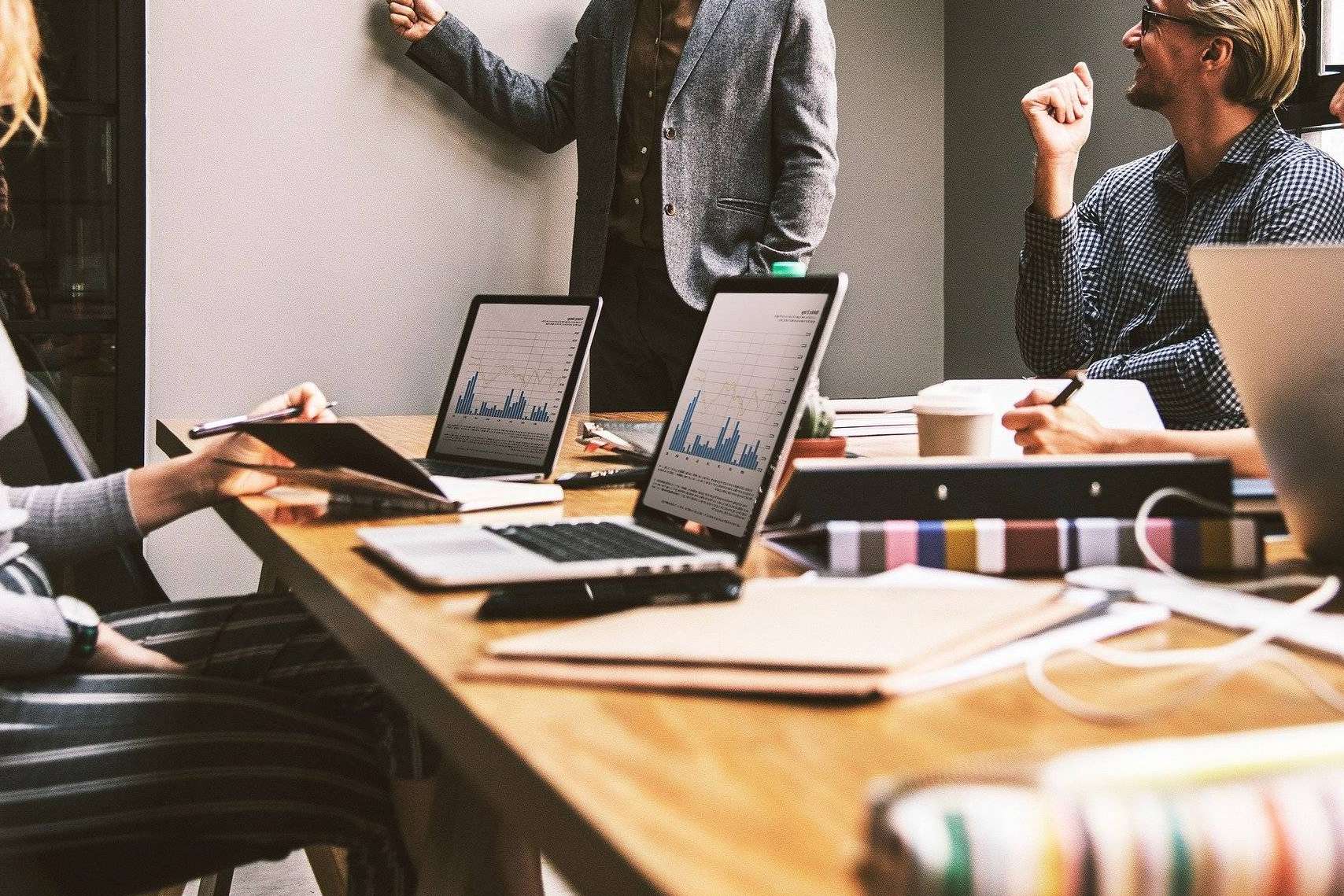 ¿Cómo mejorar la productividad del equipo comercial? CustomerTop