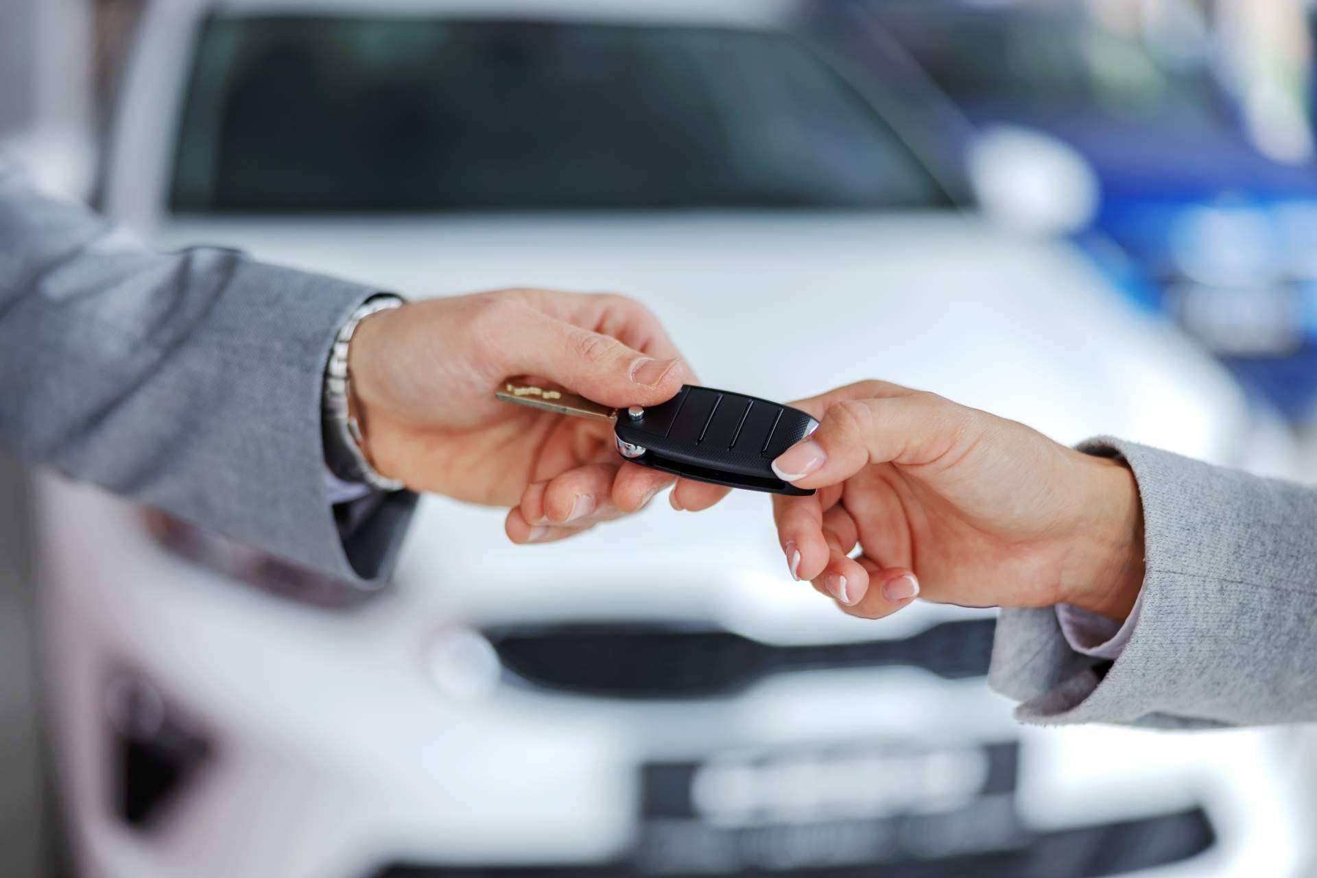 La opción más solicitada es la compra y venta de coches de segunda mano, según Qcoxe!