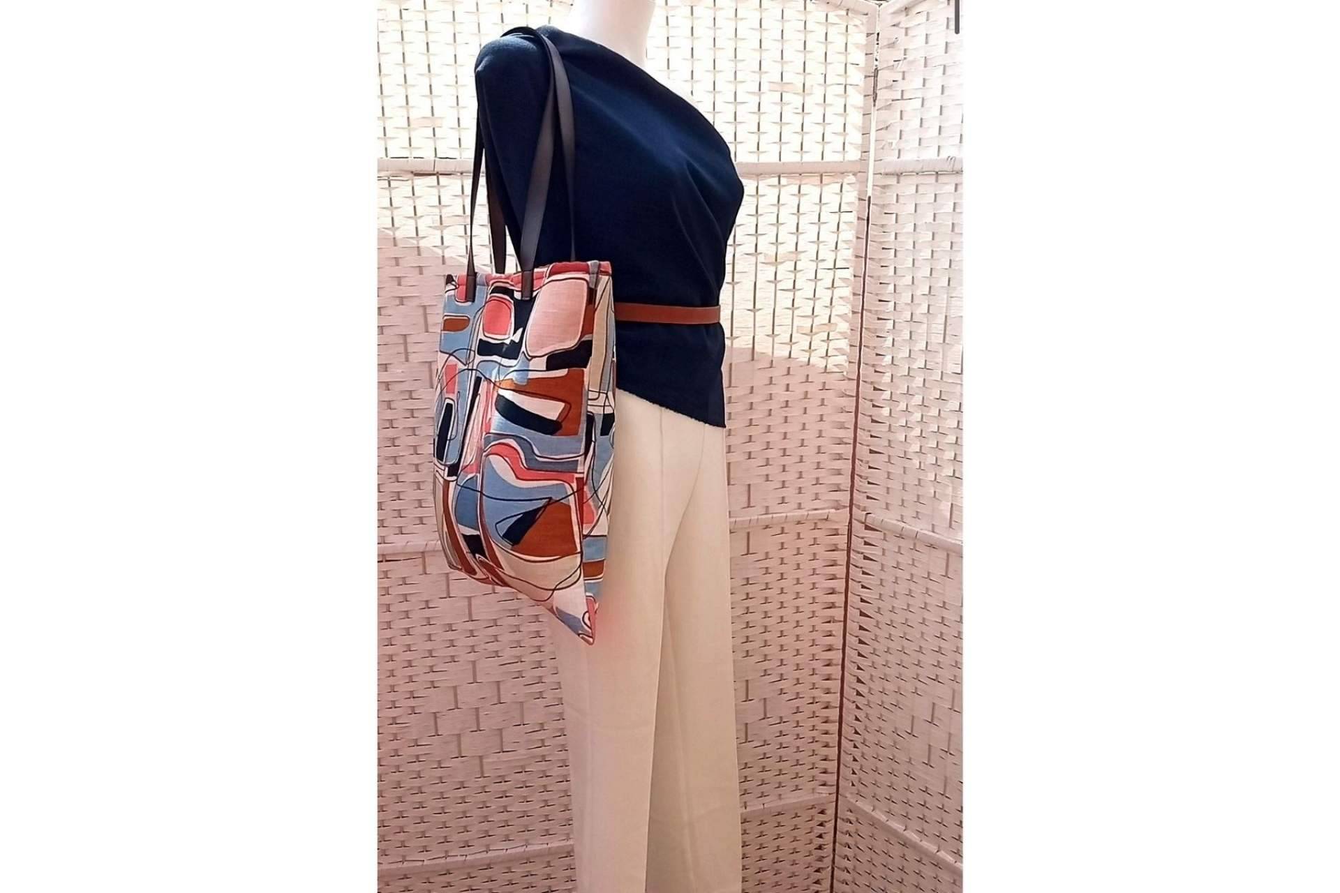 Inirt Atelier ofrece bolso tote bag único y confeccionado a mano