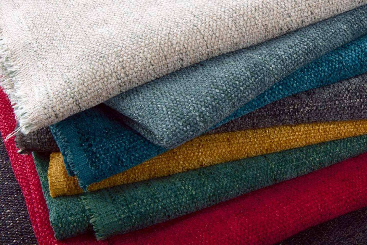 La firma Rioma presenta su colección de tejidos lisos Saima como una alternativa versátil para cualquier uso decorativo