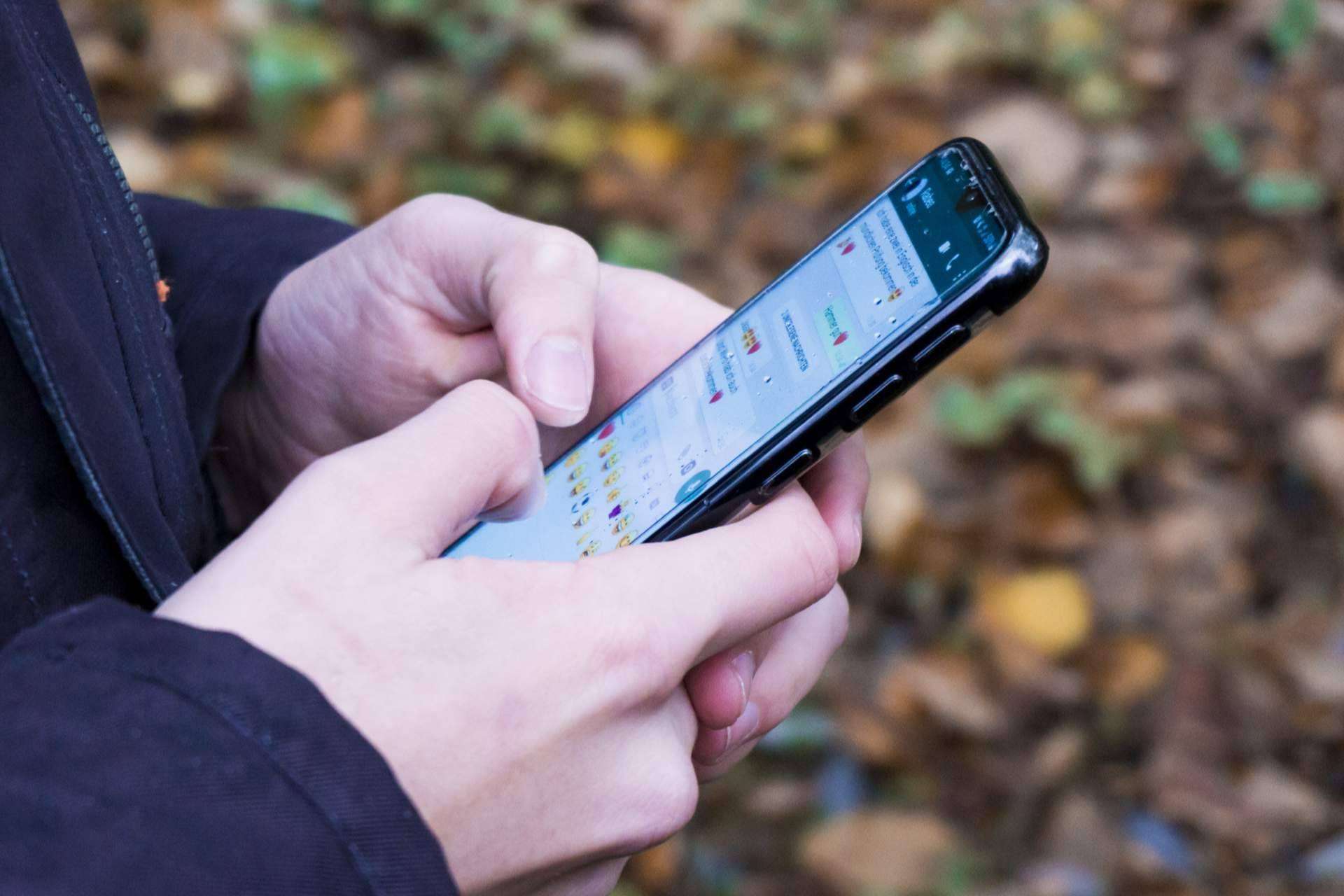 Defenderse de una denuncia con WhatsApp en papel