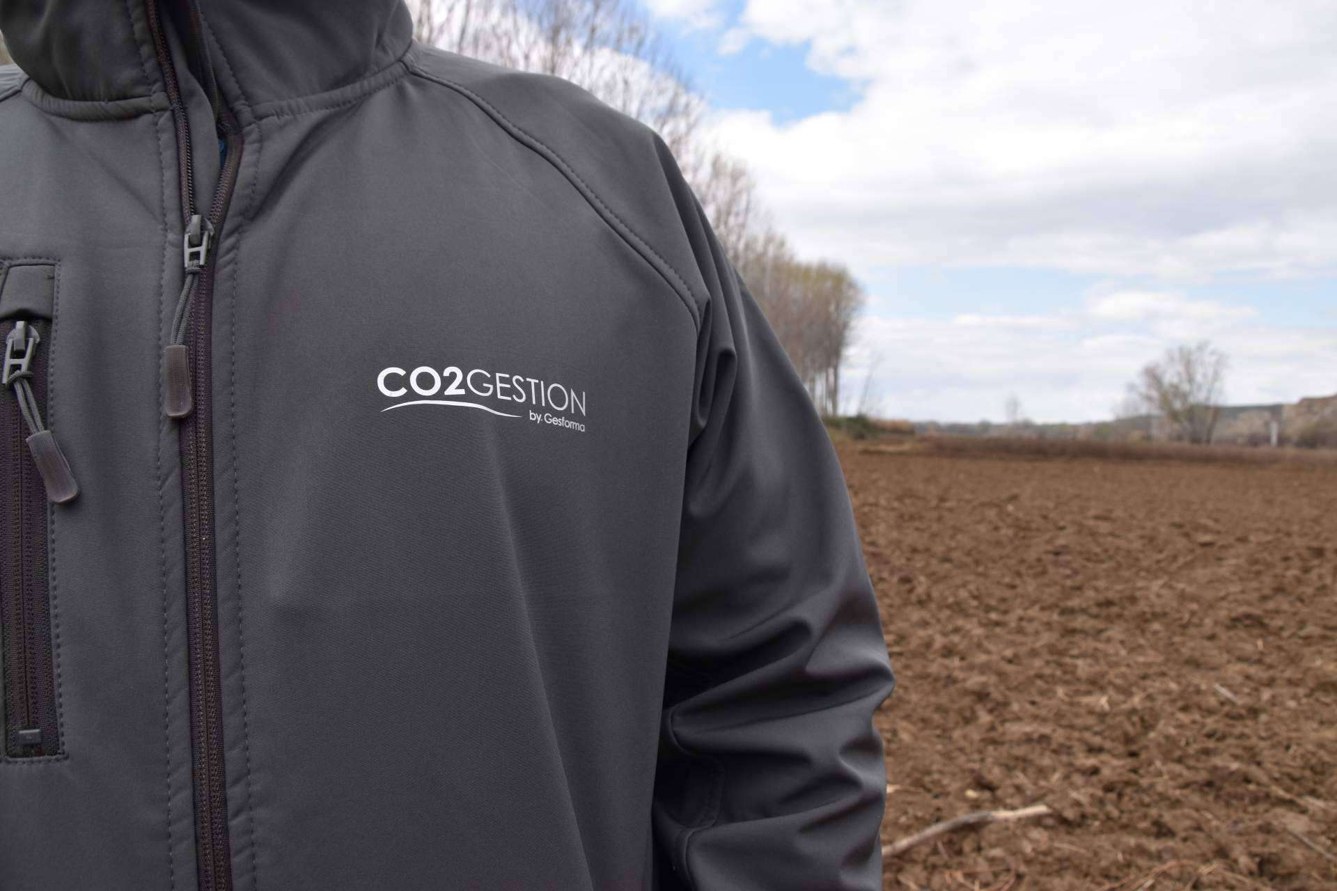 La iniciativa que se une a la colaboración con las víctimas de la guerra Ucrania, mediante el cuidado del medioambiente, apadrinar un árbol