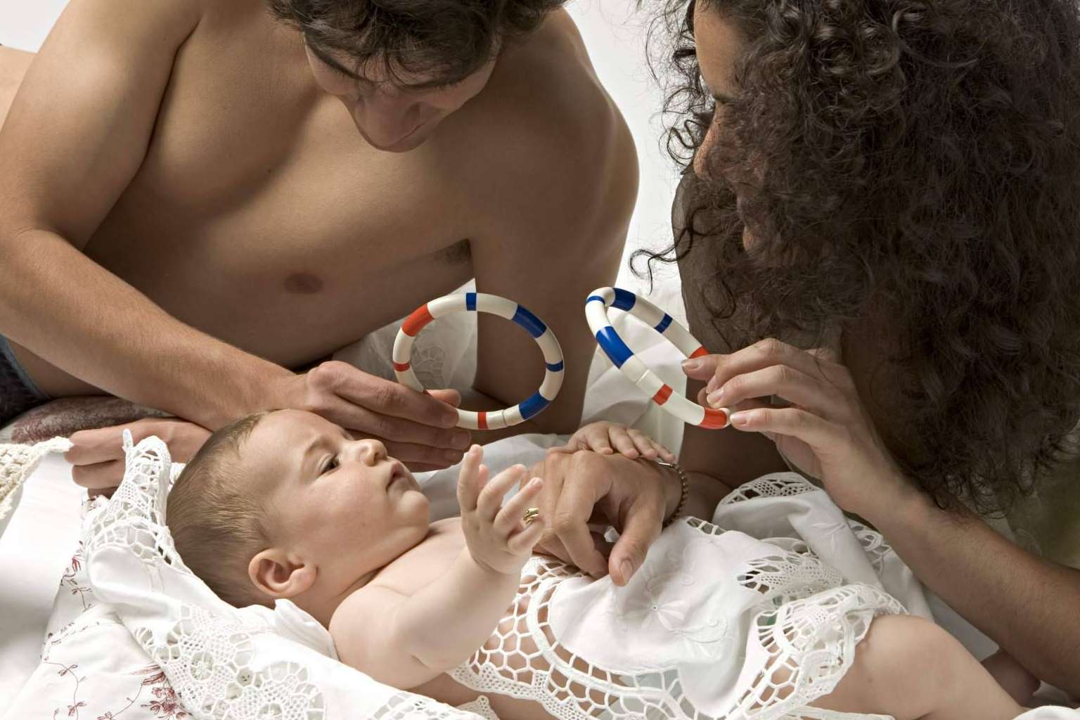 Reflexiones sobre cómo los primeros años determinan el futuro del ser humano, por Educar con Abrazos de Amor