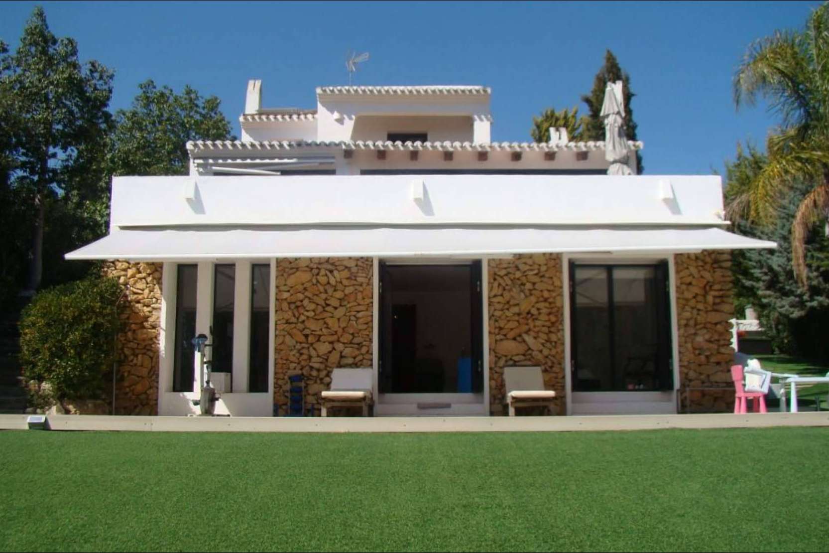 Venta de chalés en urbanizaciones exclusivas en Valencia, como Cumbres de Calicanto, El Bosque o Campolivar
