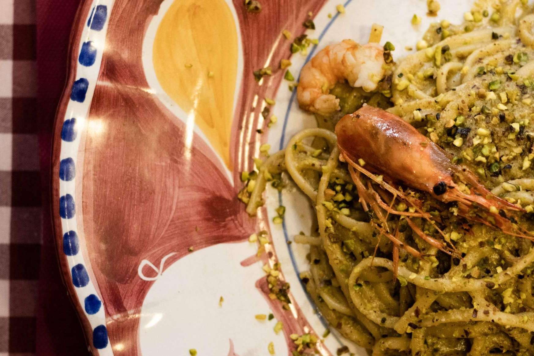 El restaurante italiano Spaccanapoli Barcelona, ubicado en el barrio Ciutat Vella, ofrece platos para todos los gustos