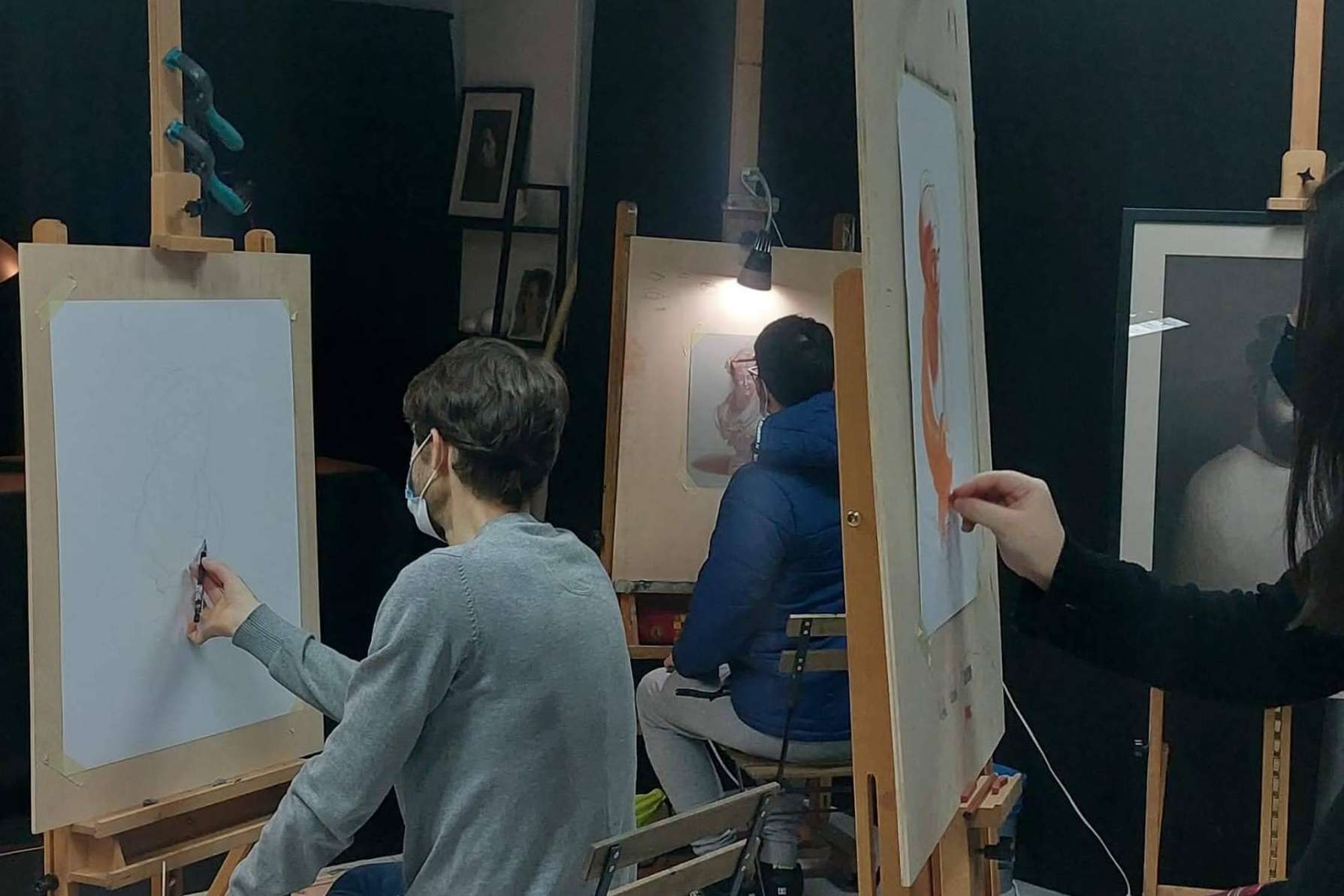 Clases de pintura y dibujo académico clásico con modelos profesionales en Estudio Ilógico