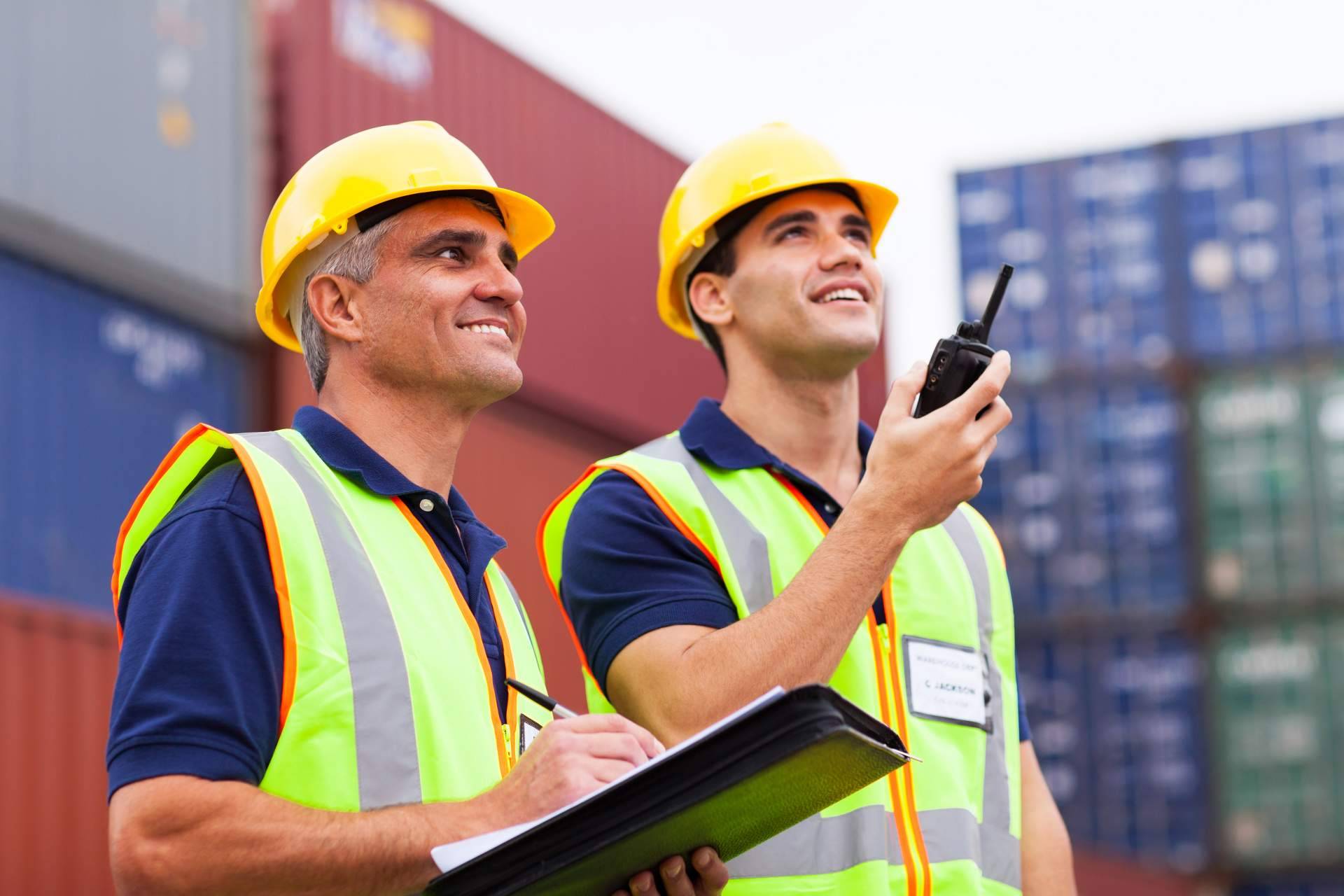¿Por qué es importante contratar los servicios de una gestoría de transportes?