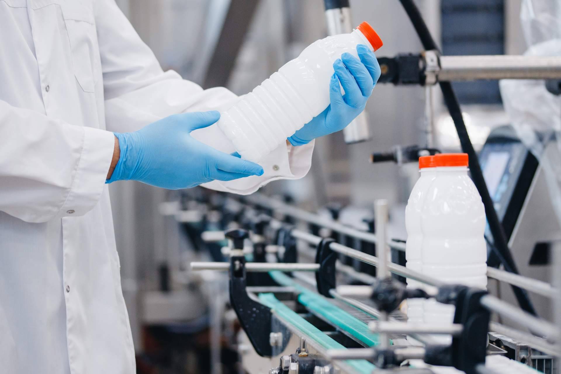 Almacenamiento de productos químicos, normativa e inspección con TÜV NORD