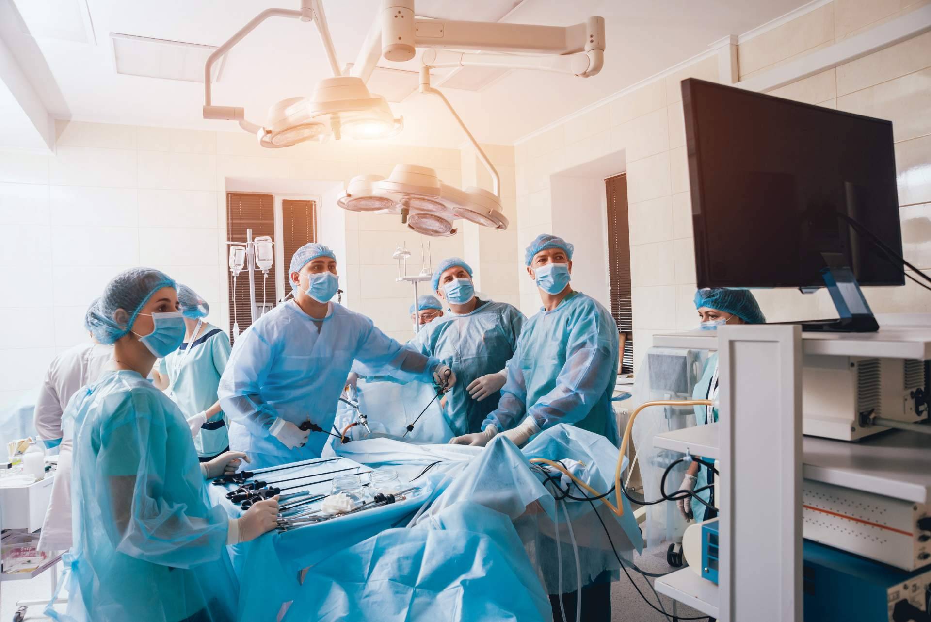 ¿Cuándo es necesaria una cirugía laparoscópica de la hernia de hiato?, según el Dr. Enrique Mena del Río