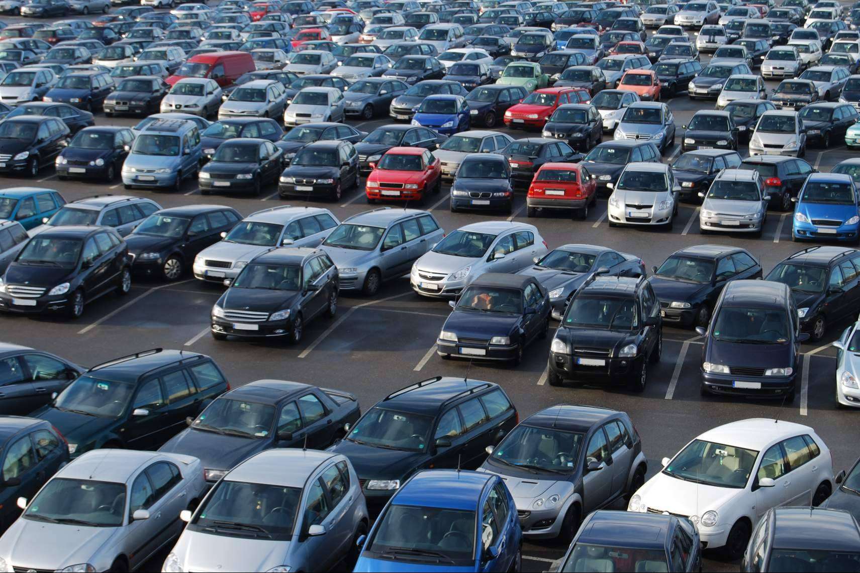 ¿Cuál es la trayectoria de Manel Mercadal en la importación y venta de coches en Alemania?