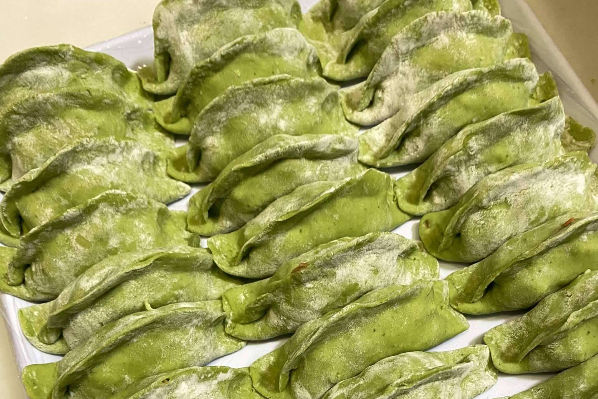 Reservar un pedido online y probar una gran variedad de platos de la comida tradicional china en el restaurante Dim Sum Market Madrid