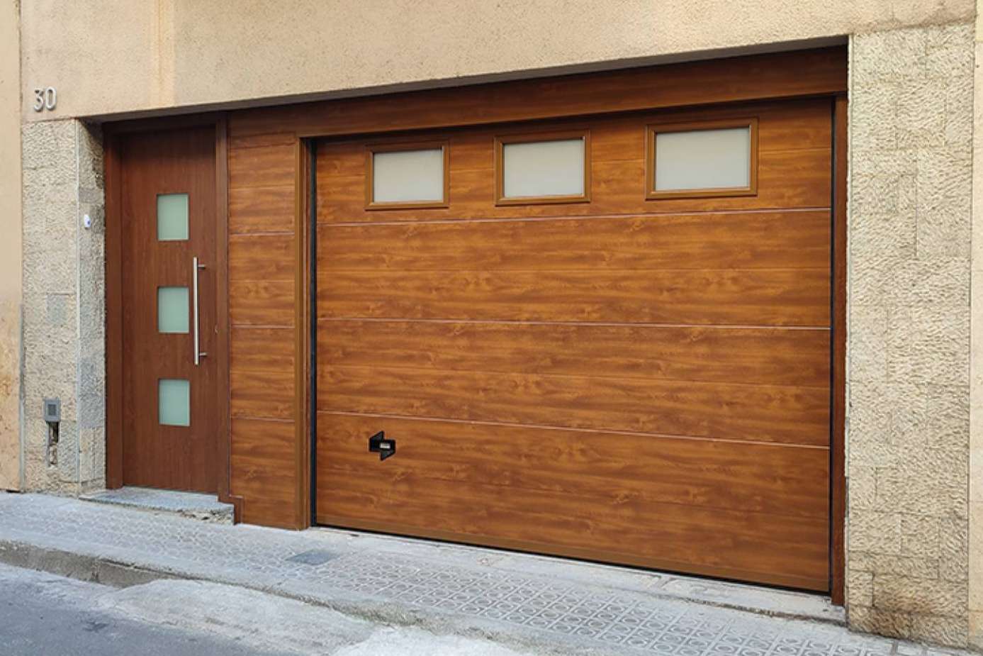 ¿Por qué es importante colocar puertas de aluminio en las casas?, por Thalazza