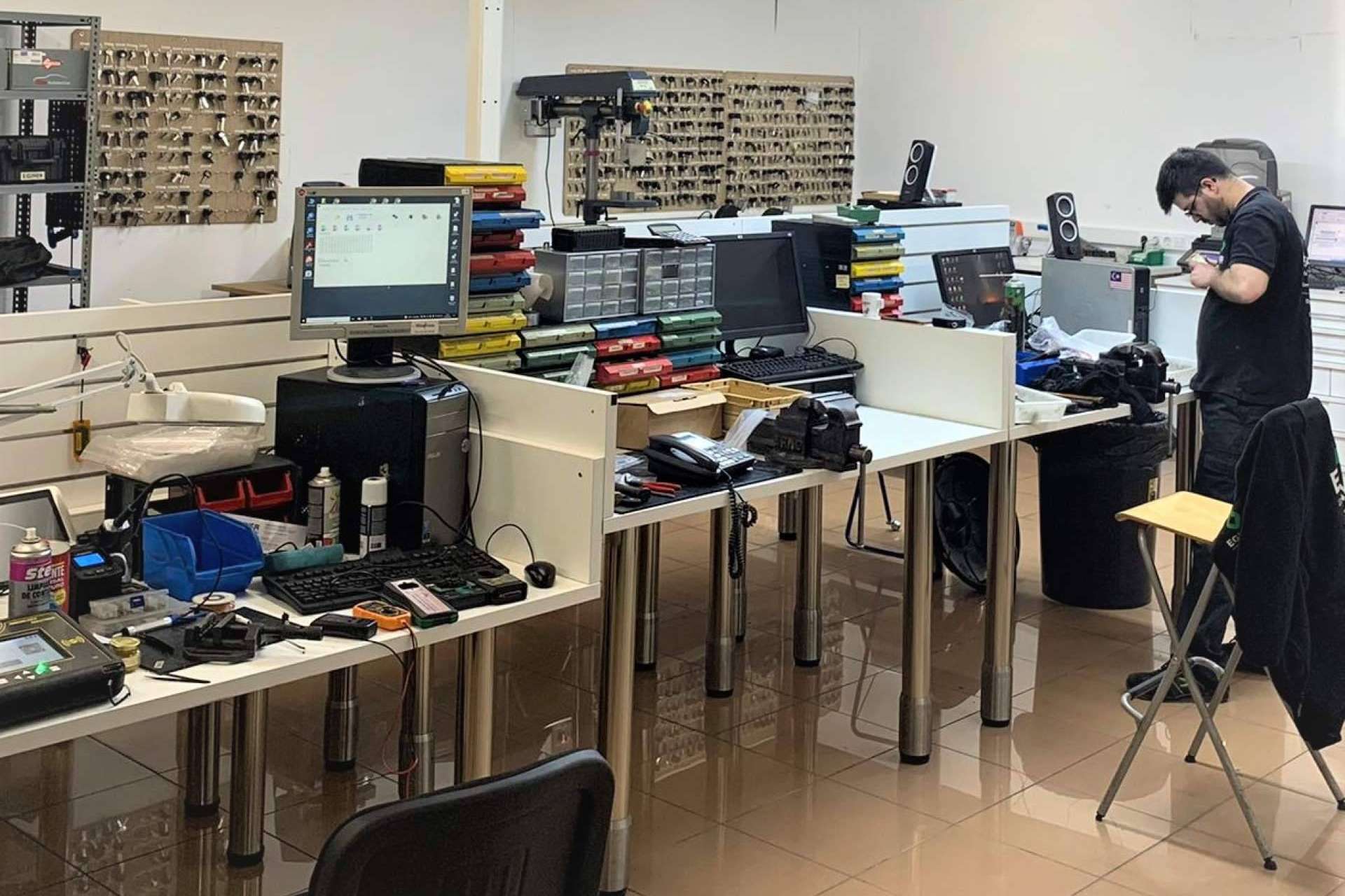 El nuevo local de la firma EGINER para el recambio de llaves y cerraduras, entre otros servicios