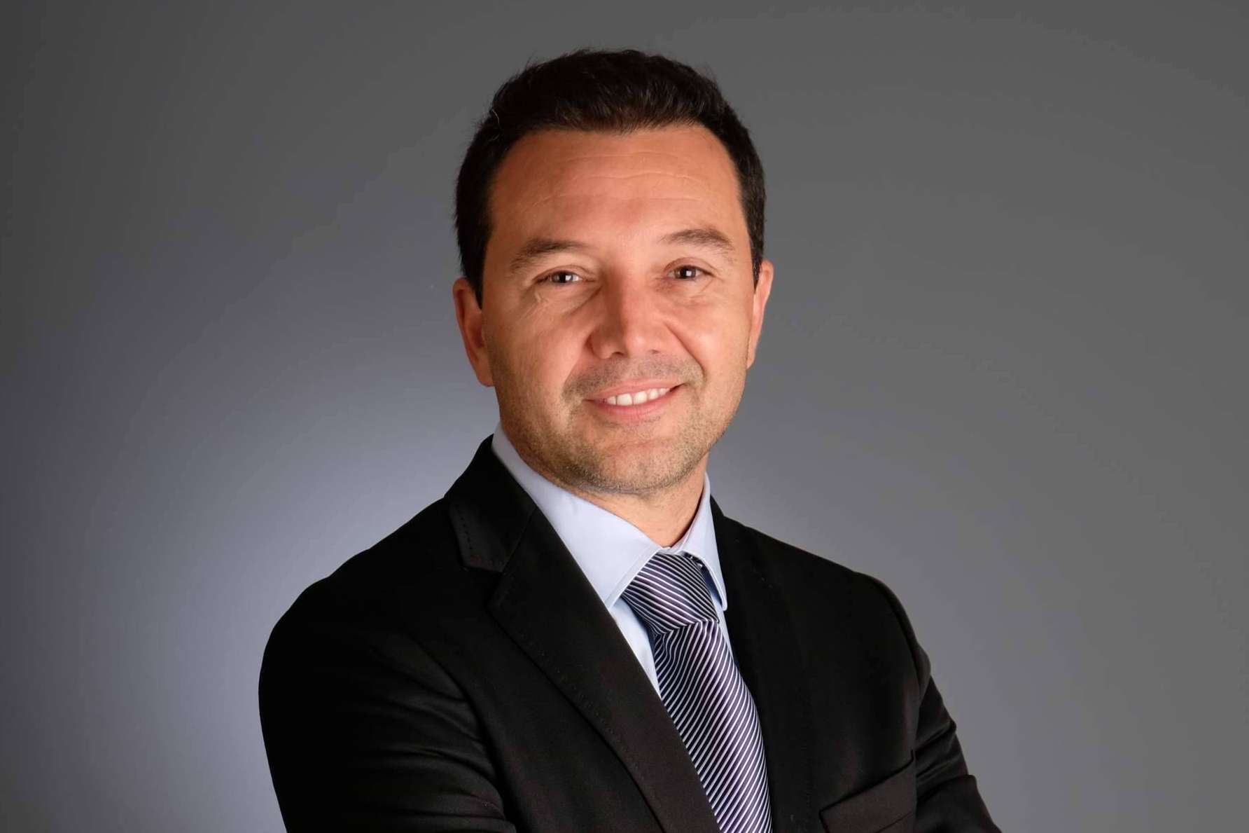 El Dr. Llistosella y sus servicios de implantología