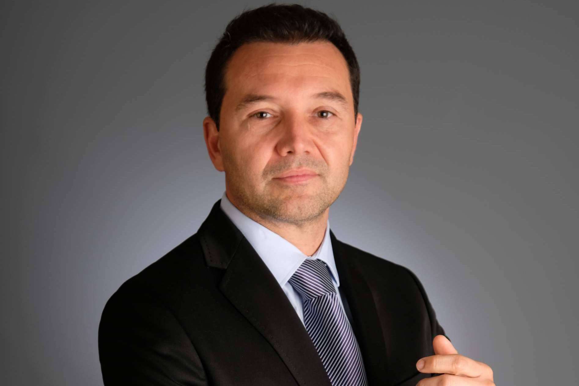 El Dr. Llistosella es uno de los profesionales referentes en estética dental