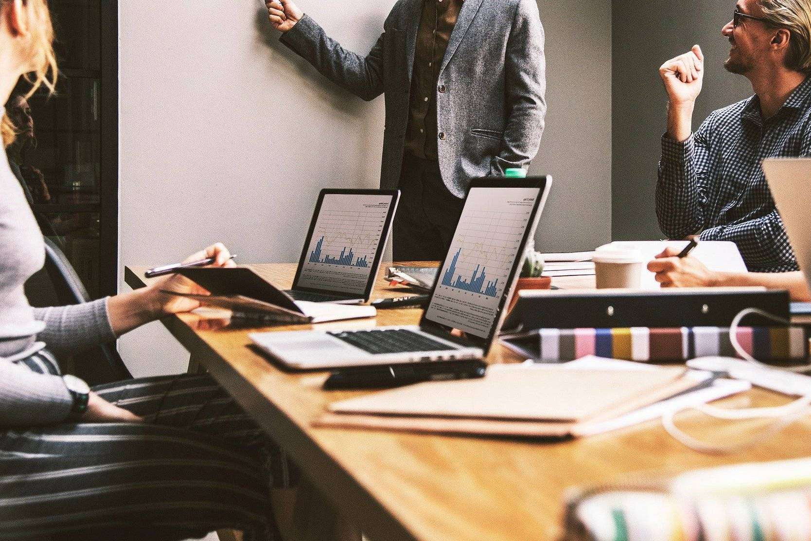 Mejorar la productividad de los equipos comerciales con CustomerTop
