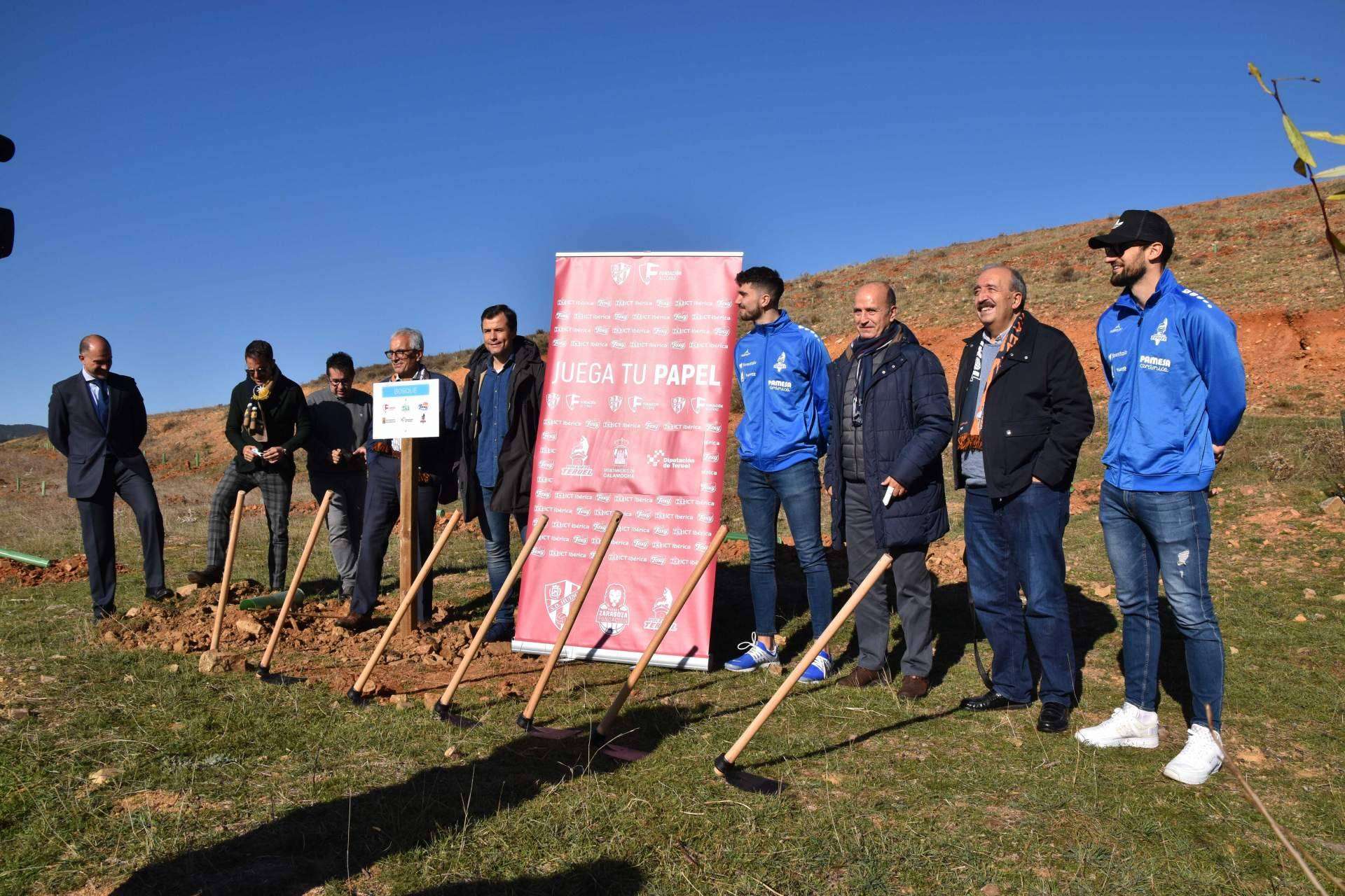 Fundación Alcoraz y la empresa ICT presentan su campaña para cuidar del medioambiente
