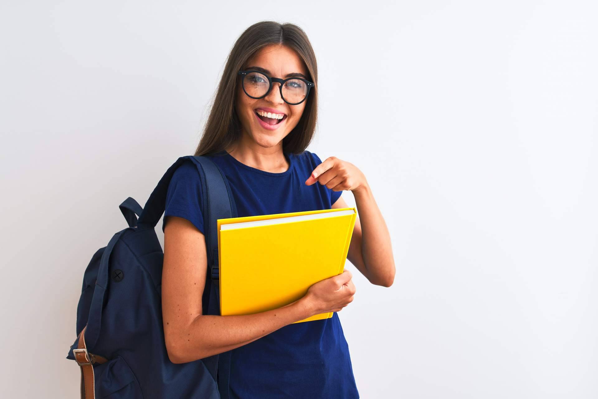 Poner solución al Trabajo Fin de Grado en la academia Ayuda Universitaria