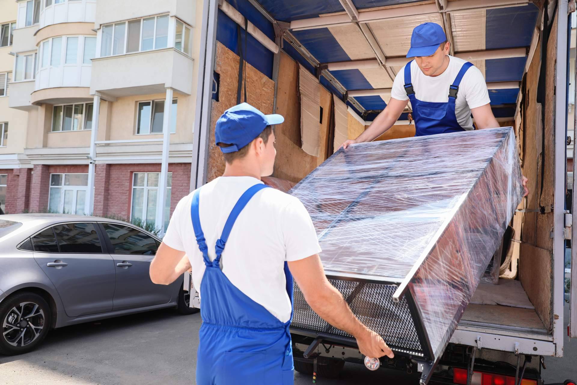 Recogedor de Muebles, un negocio que se dedica al vaciado de pisos y recogida de muebles y que se asimila a la idea de 'centro reto'