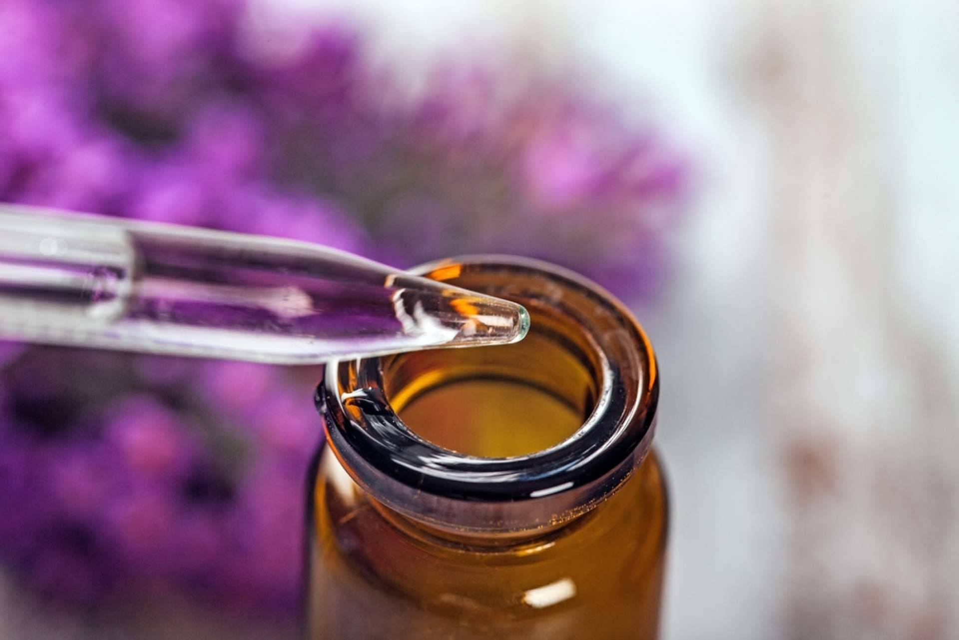 Los beneficios de las Flores de Bach para el bienestar emocional y físico de las personas, con el Centro de Naturopatía y la Salud