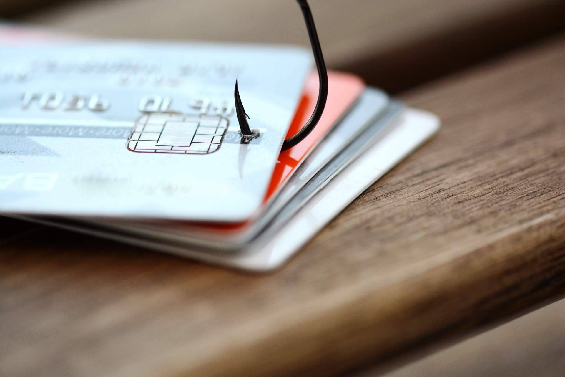 Evitar estafas por phishing, con la obligatoriedad de los bancos de custodiar los fondos de sus clientes