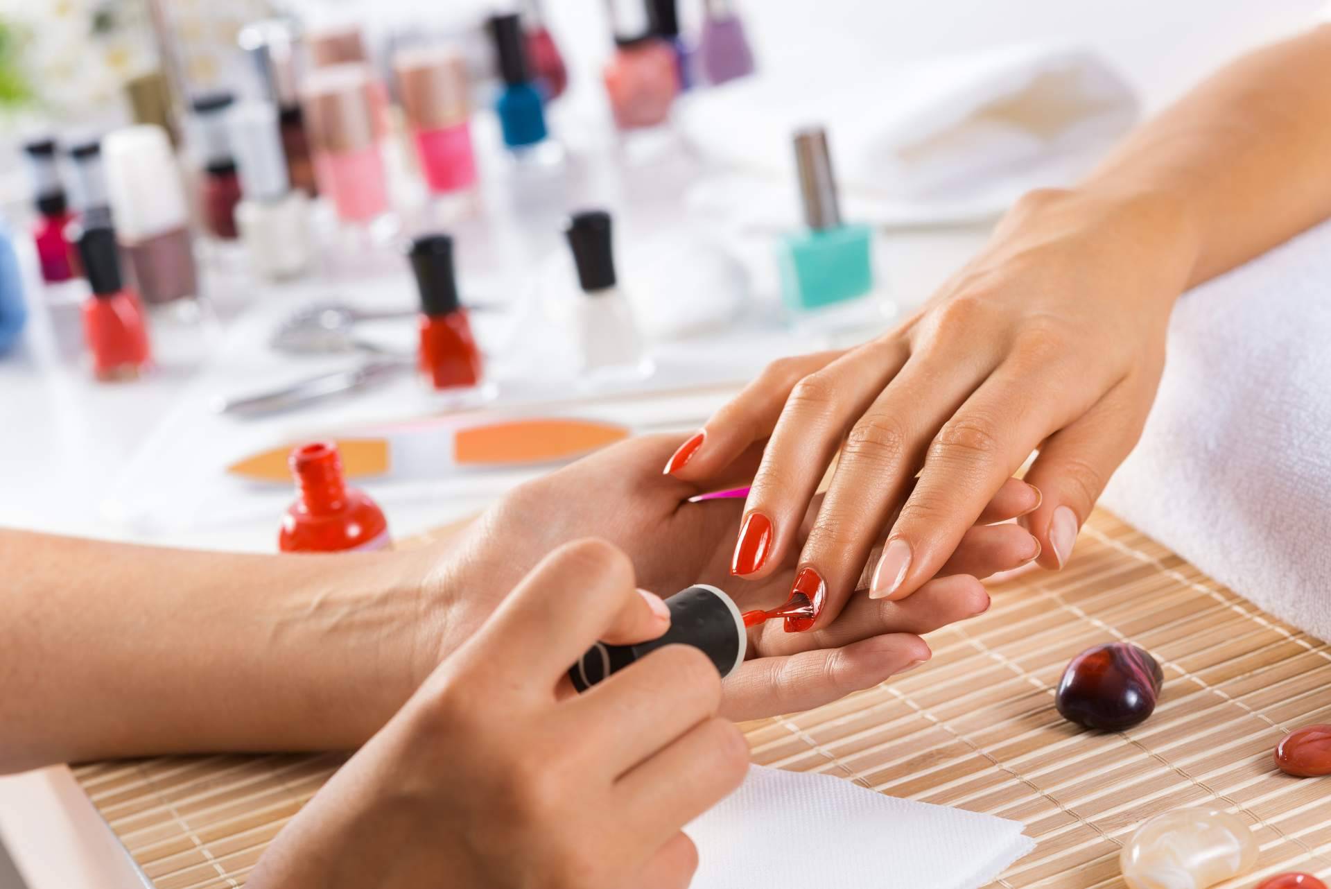 Uñas y Estética ofrece productos para una manicura con acabado profesional