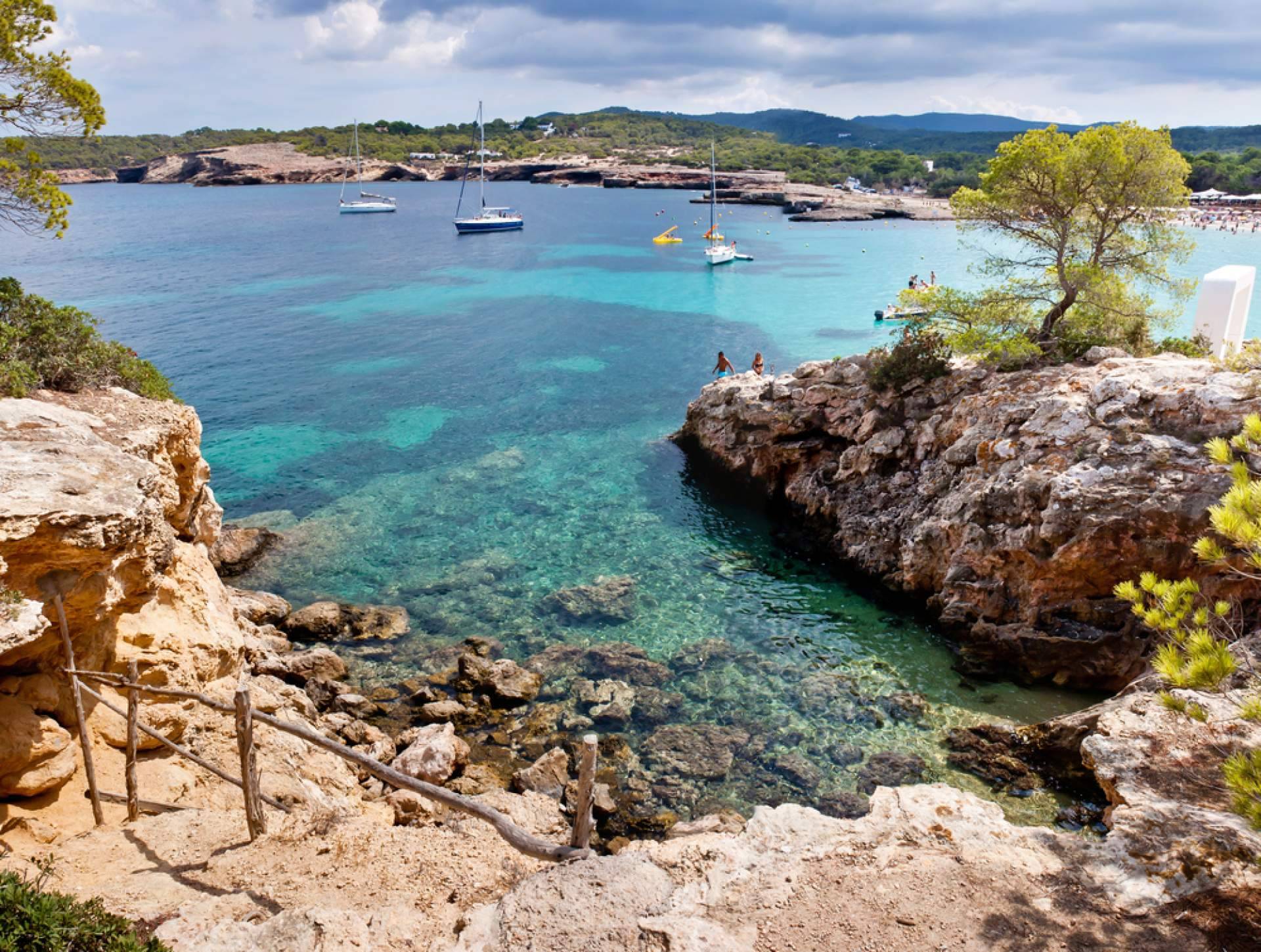 ¿Cómo recorrer la isla de Ibiza y descubrir sus rincones secretos en coche?, de la mano de K10 Rent a Car