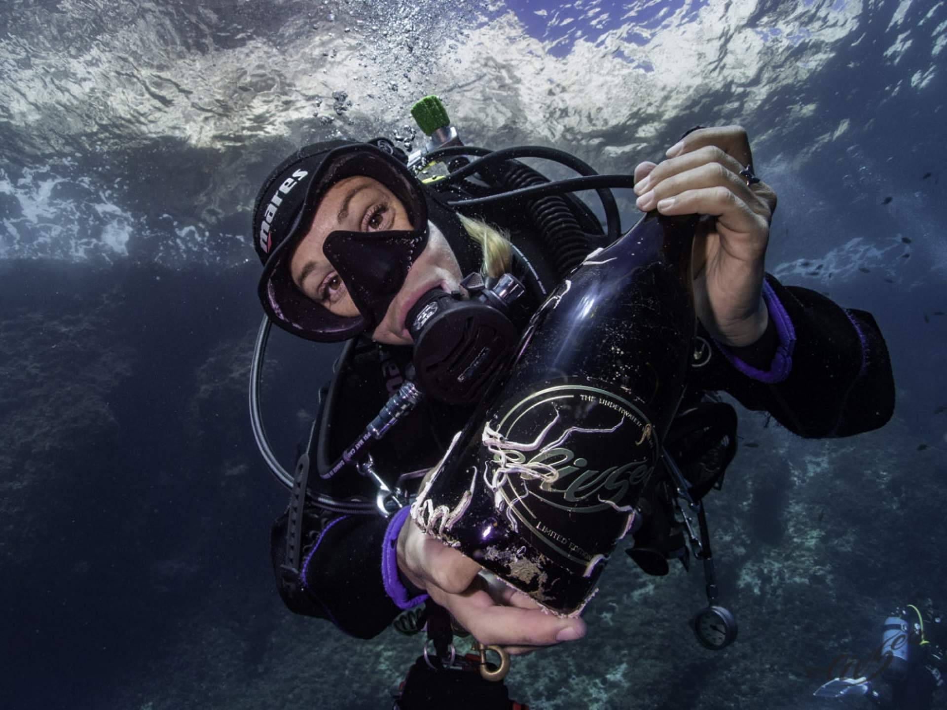 El innovador proyecto de ElixSea; el encanto único del vino submarino