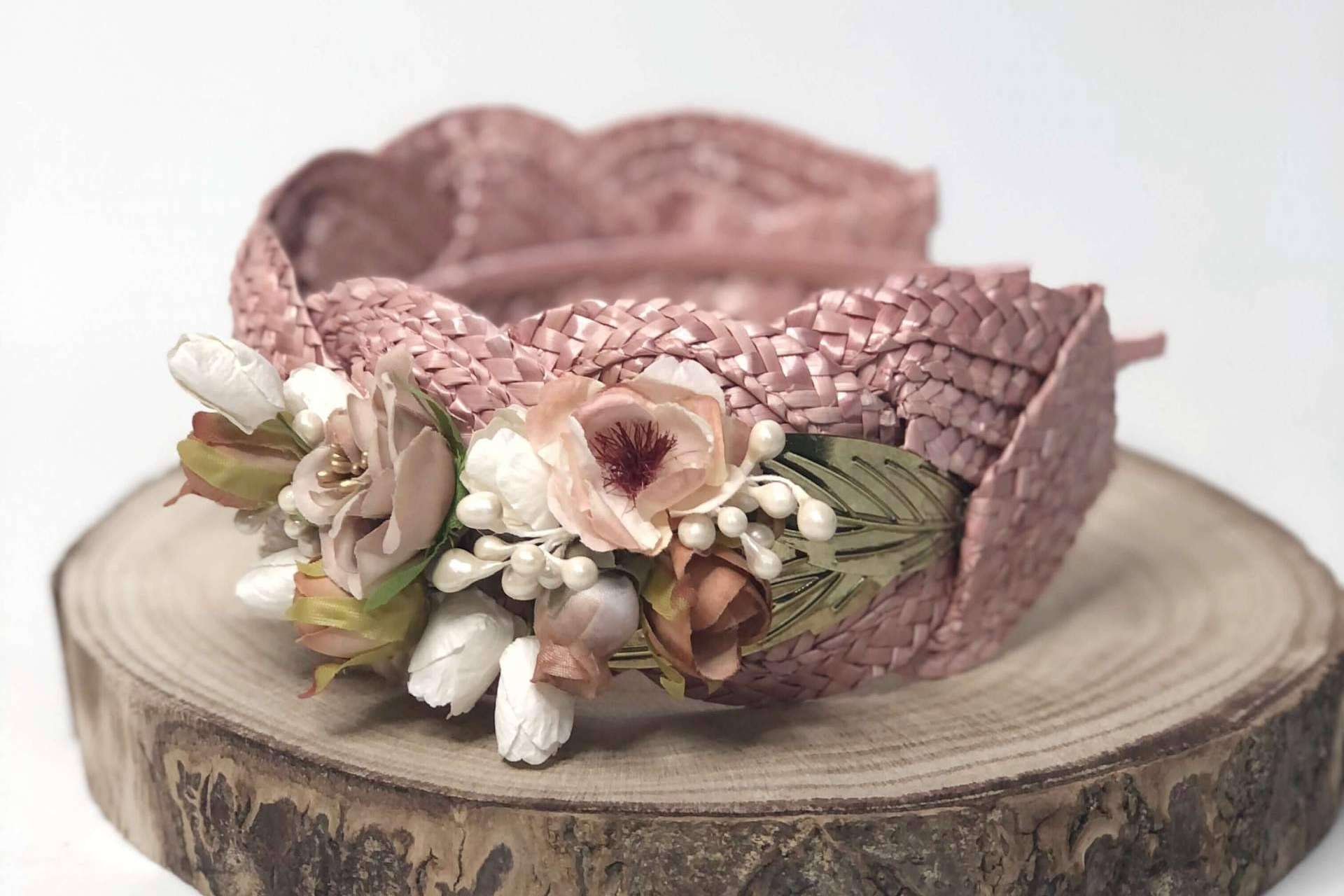Tiaras, coronas y tocados de novia de la mano de la diseñadora Carmen Fernández