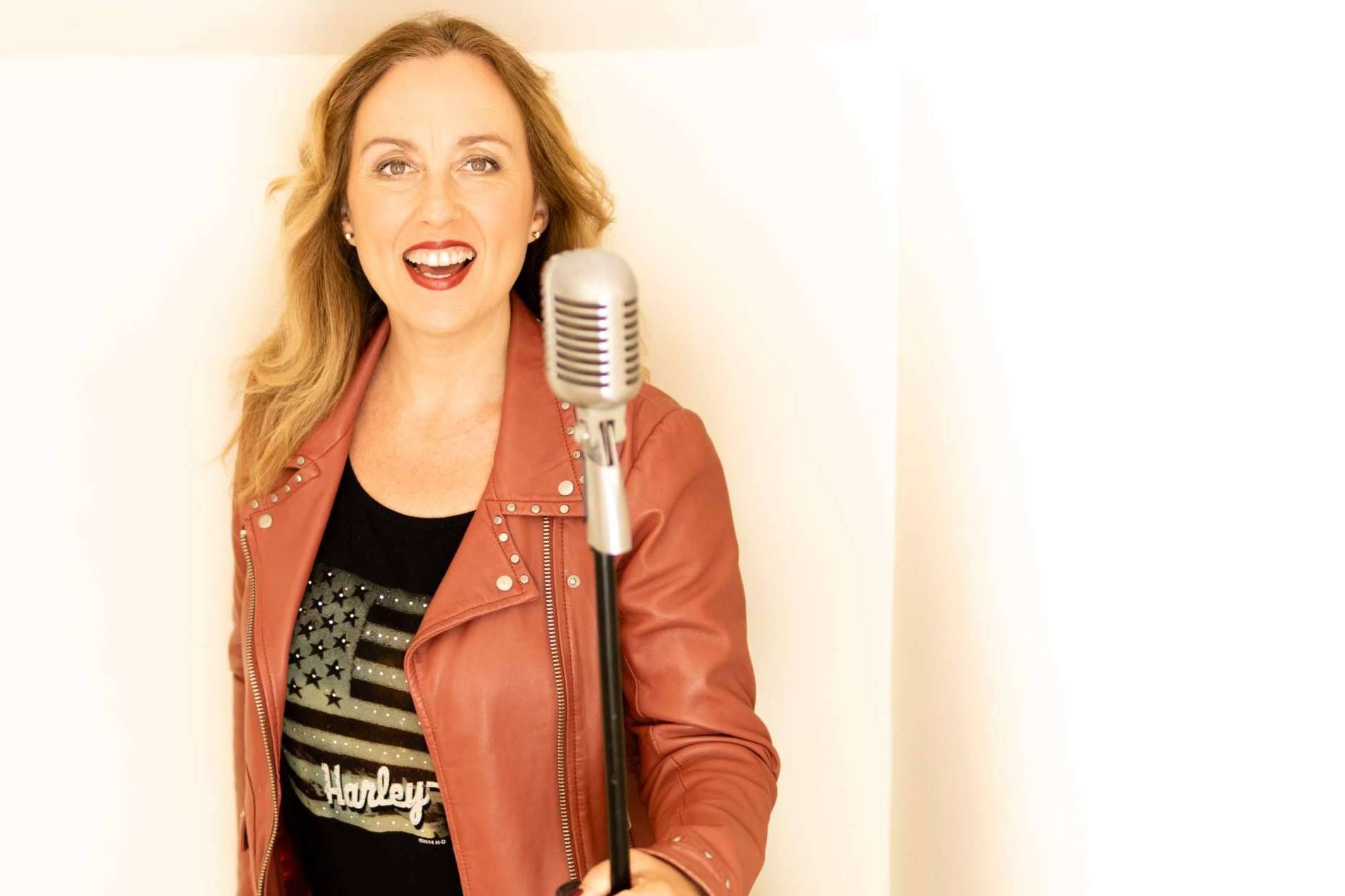 La cantante, logopeda y vocal coach, Celia Vergara, es profesora en la escuela Hot Stuff Producciones