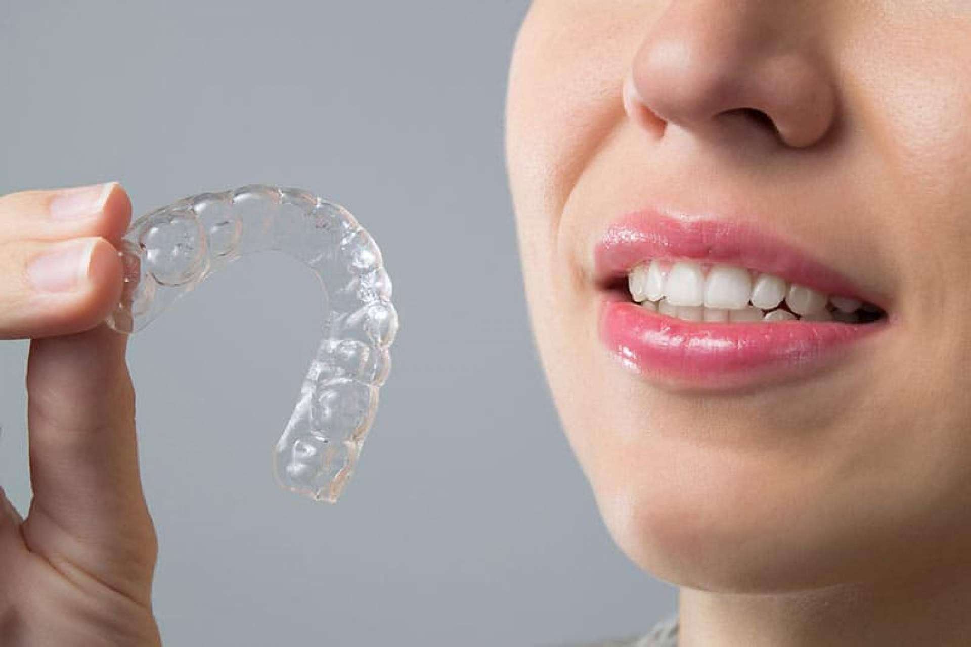 Ortodoncia invisible con Invisalign® en la Clínica Dental Ahoa