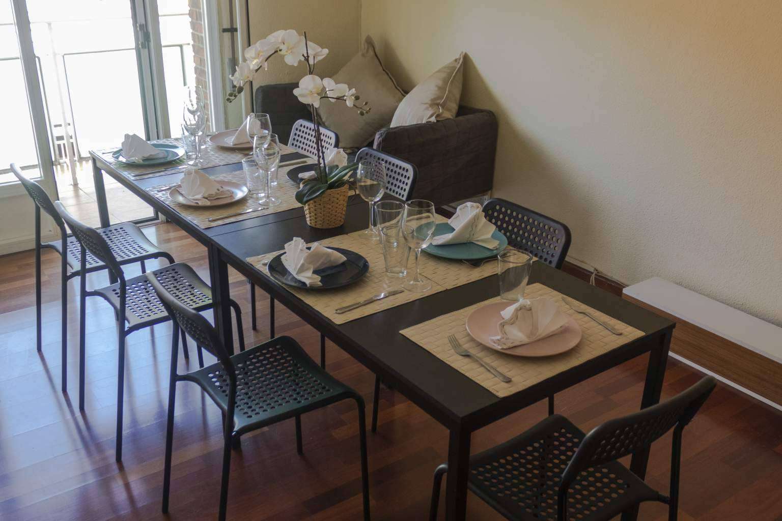 Una de las opciones favoritas de las personas que buscan habitaciones en Madrid cómodas y económicas es 12 Octubre Residence