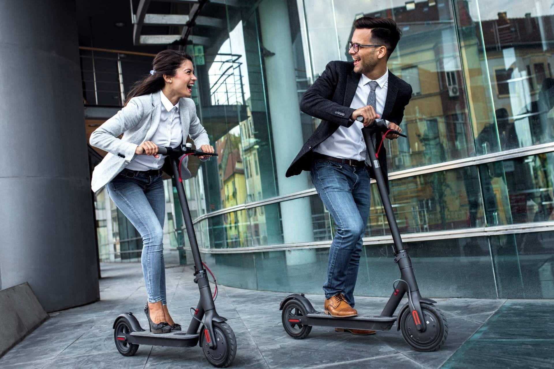 ¿Cambiar el coche por un patinete eléctrico es viable? Los expertos de Globerada responden