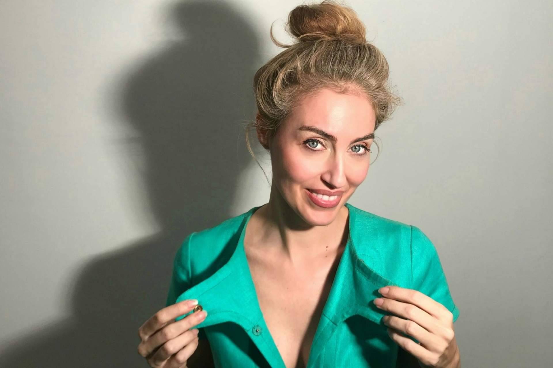 Presentado por la influencer cultural Miriam Victòria, el programa DEMODA TV asciende al panorama nacional