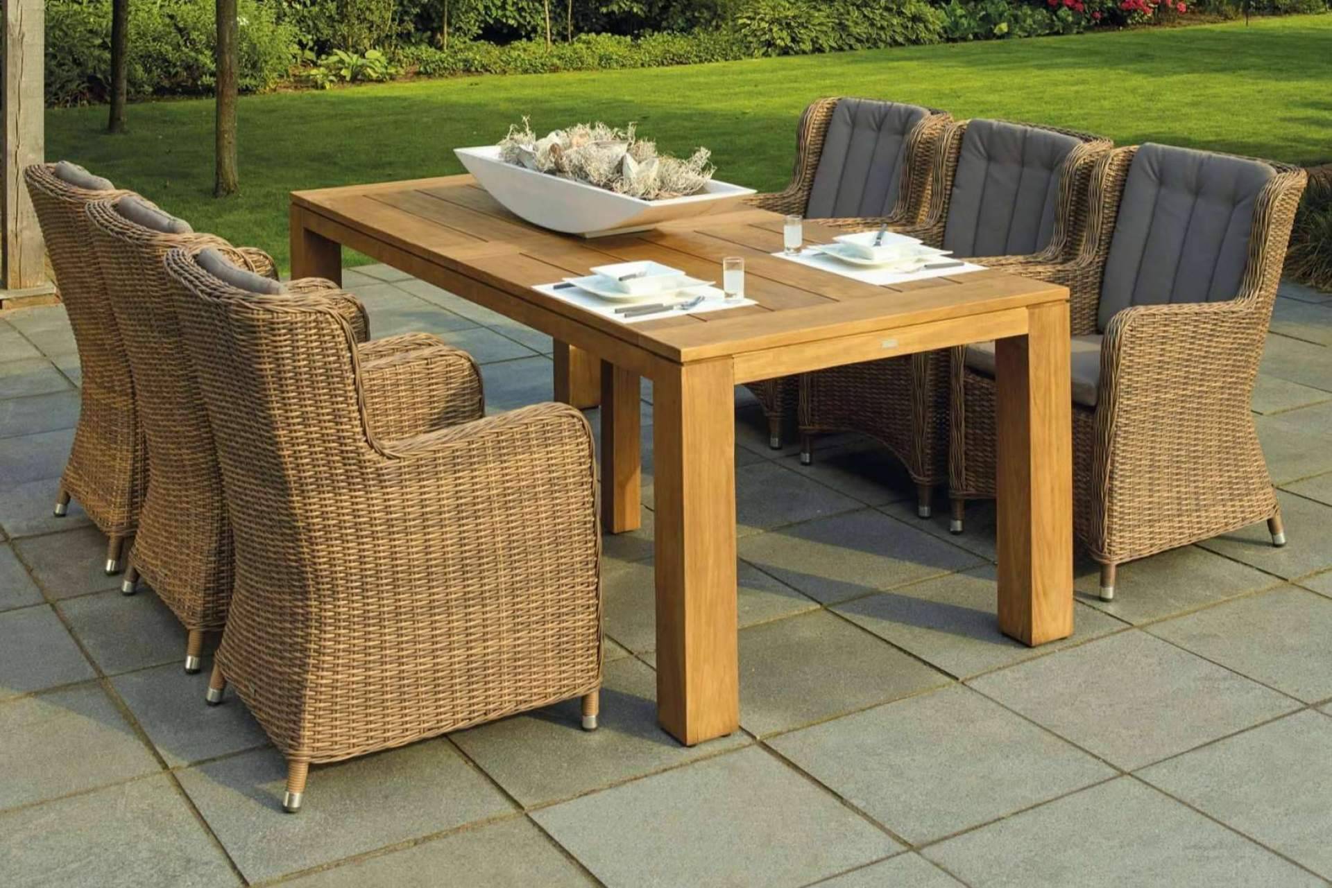 Los diferentes tipos de mesas de exterior y para qué ocasión es ideal cada una, por Buychester
