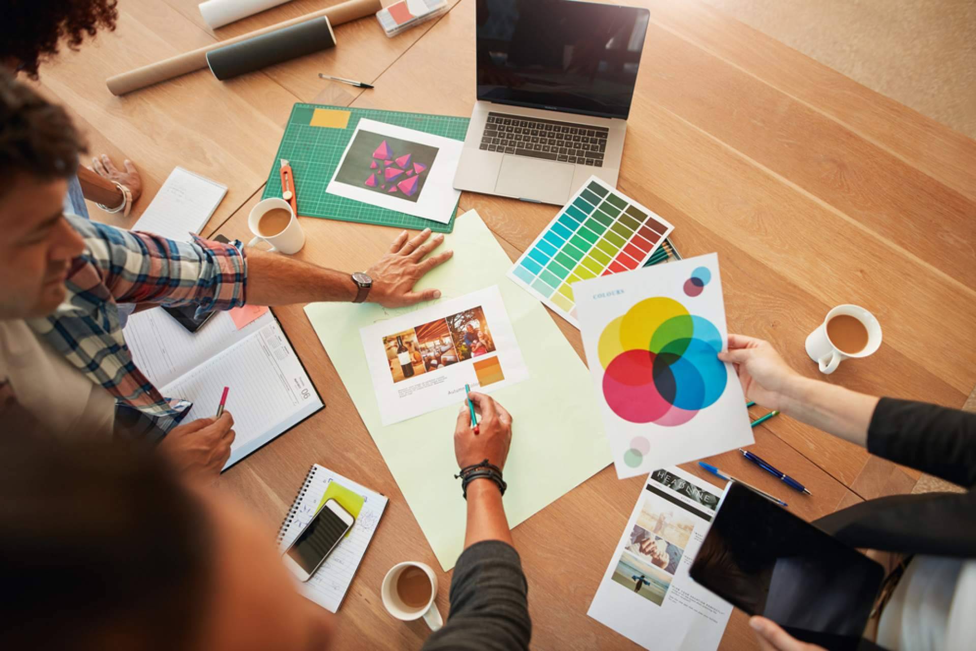 Desarrollar estrategias de marketing eficaces para empresas con la ayuda de Serendipia