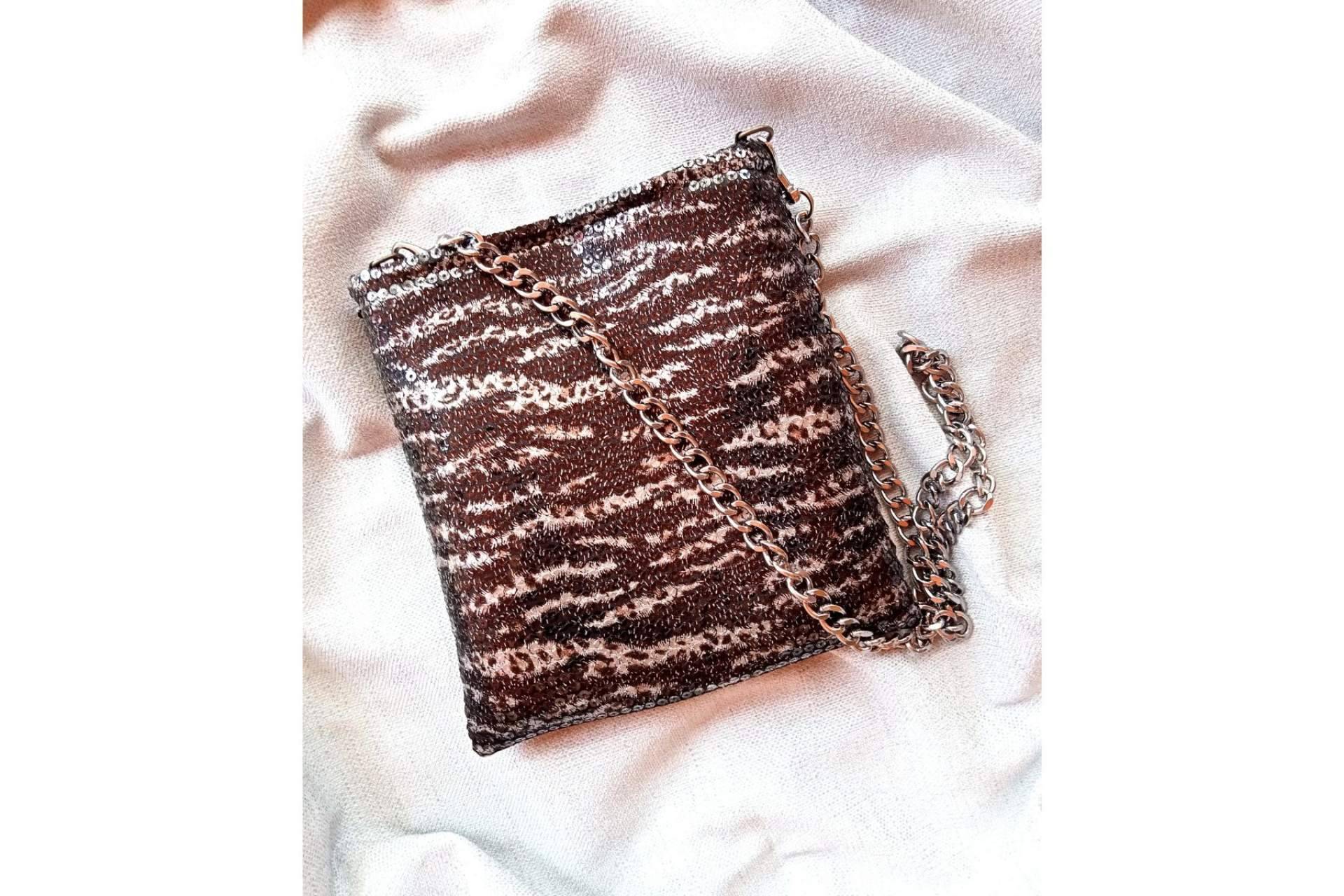 Estilo único y original, los rasgos del nuevo bolso de Inirt Atelier