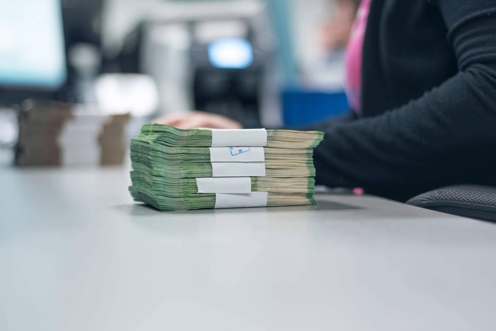 Asistencia para realizar operaciones bancarias internacionales por parte de Union Credit and Guarantee